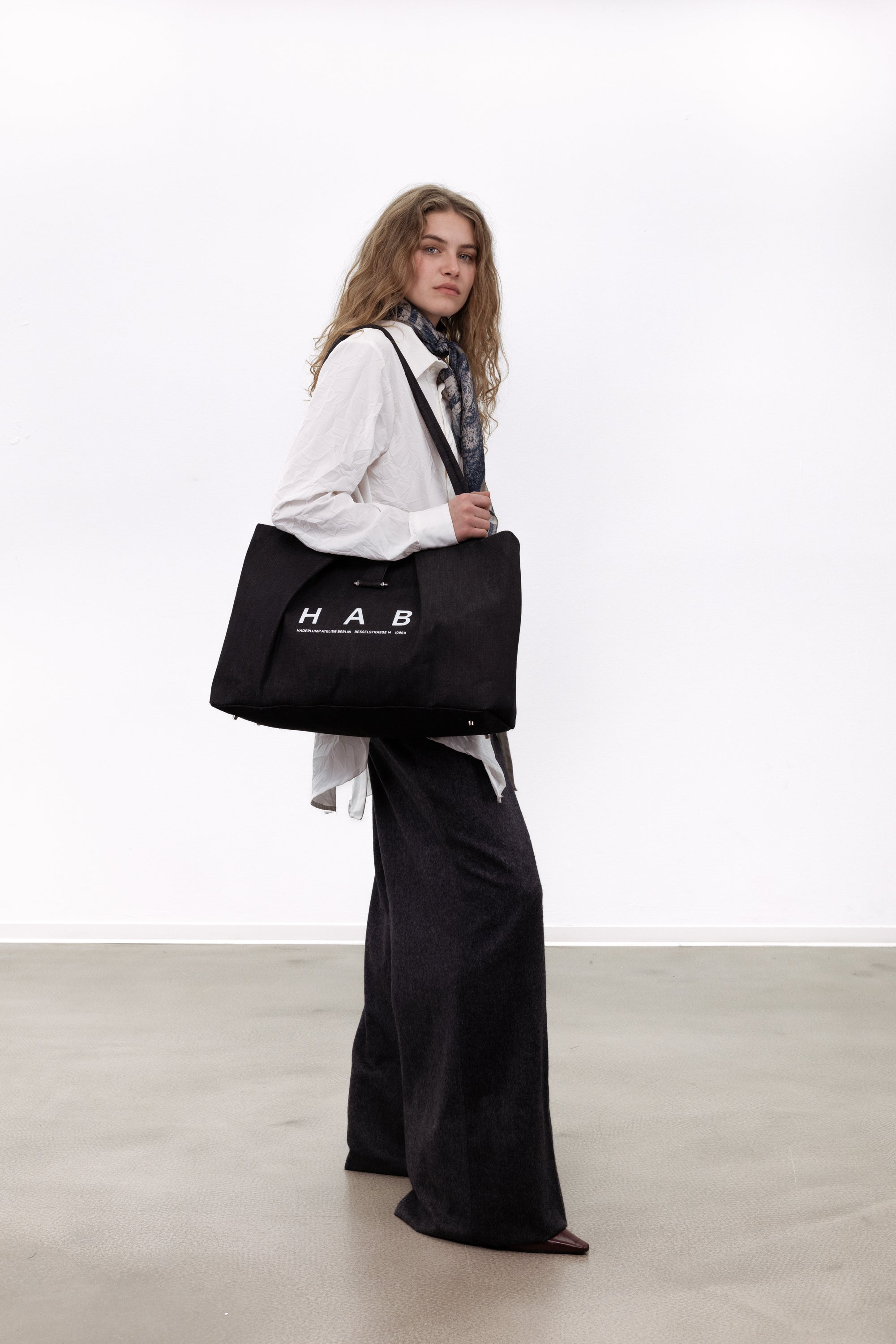 Denim shopper