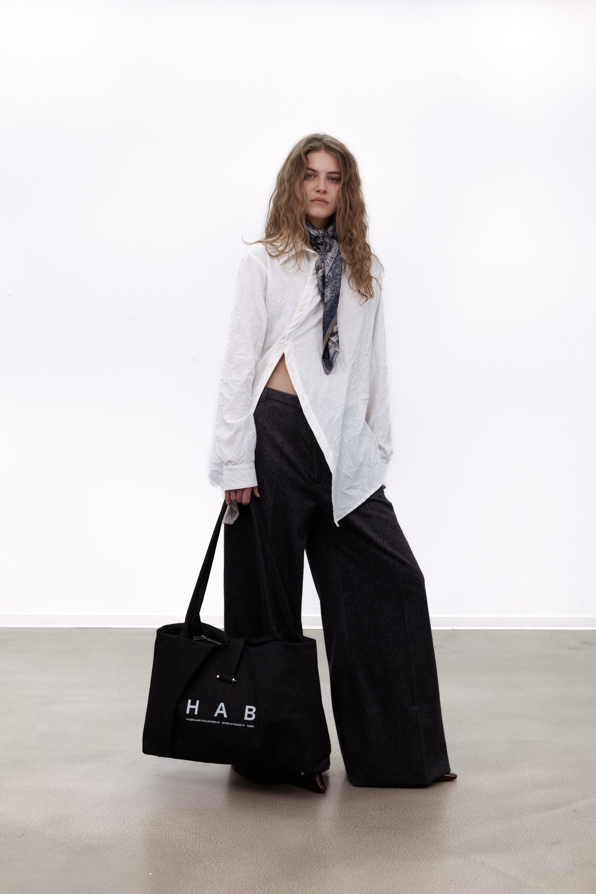 Denim shopper