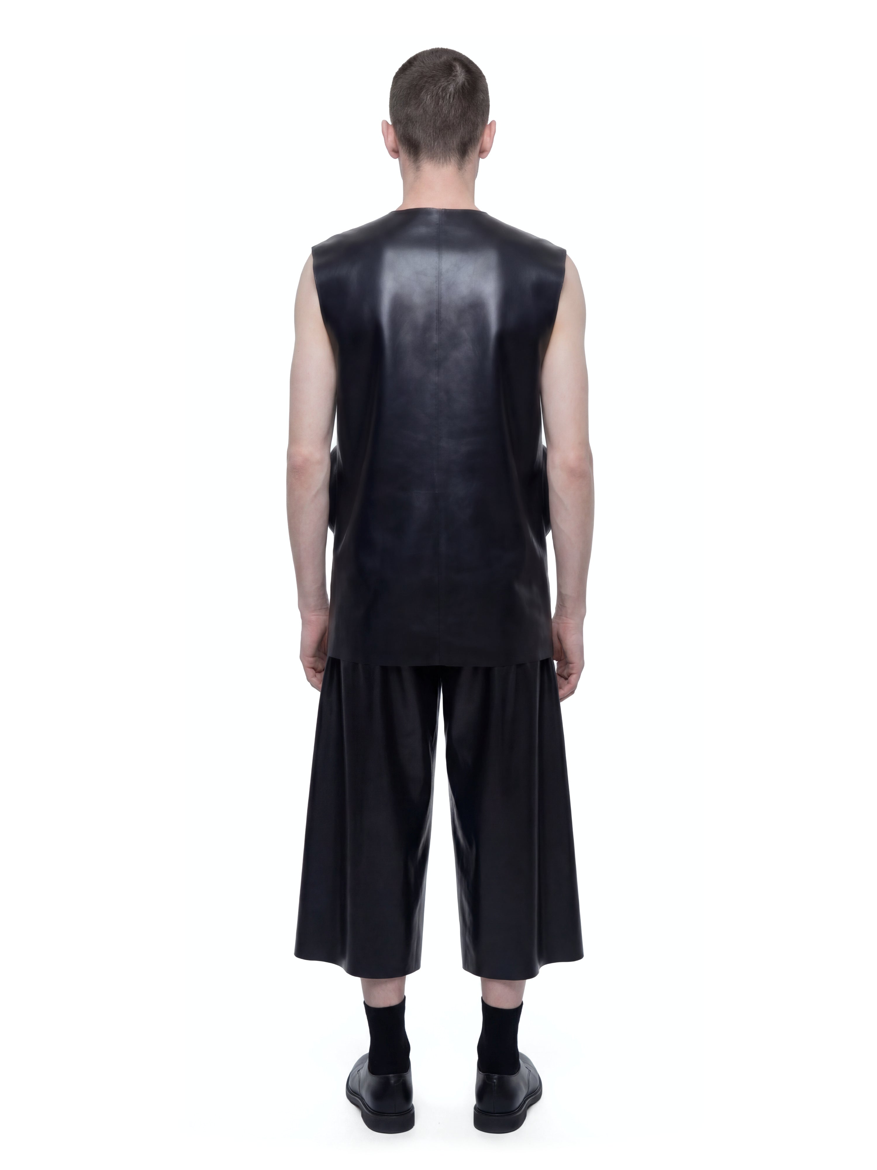 Sleeveless zip-up jacket