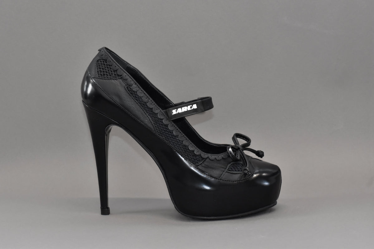 1 fergie black pump