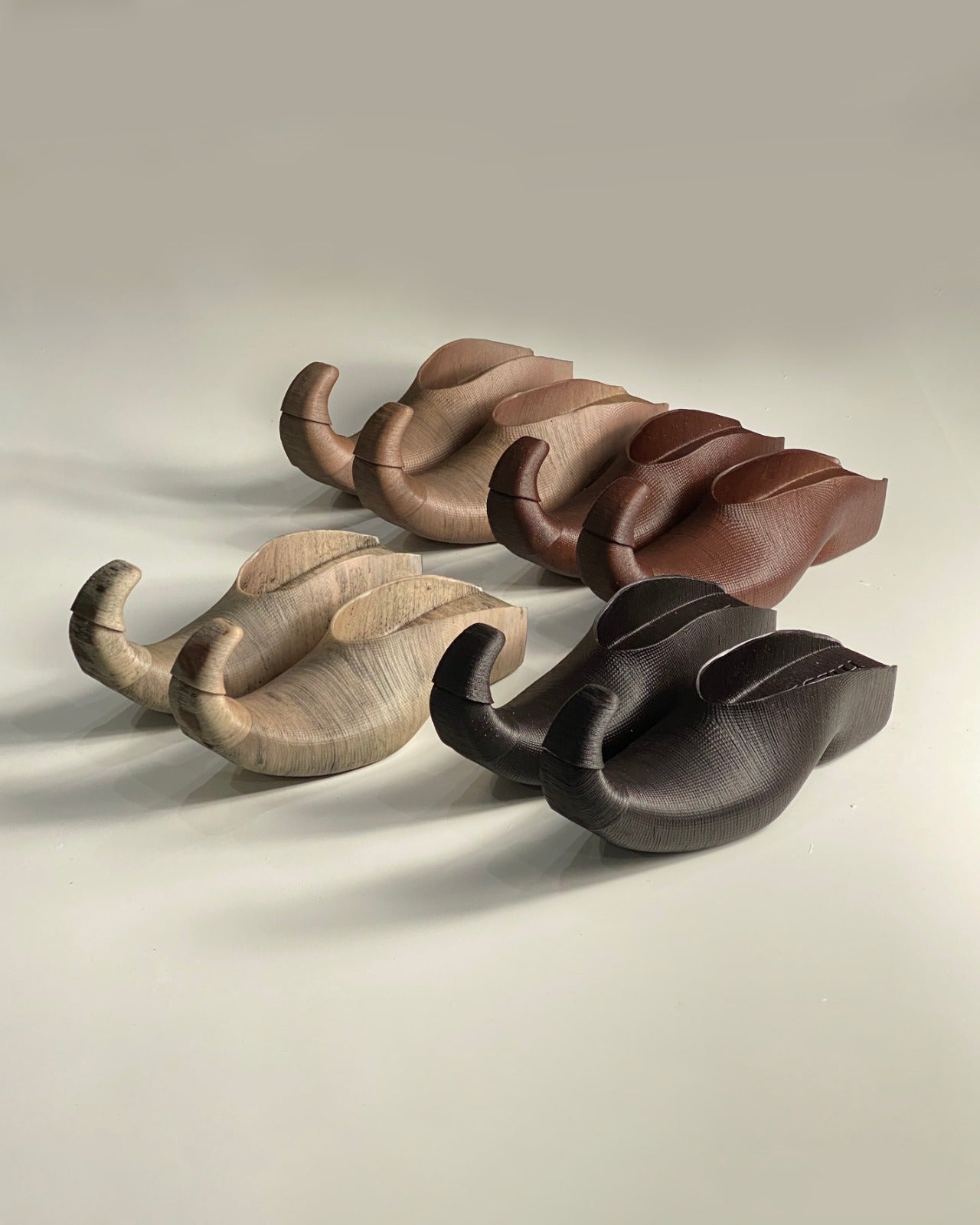 Curled toe mules in dark mahogany