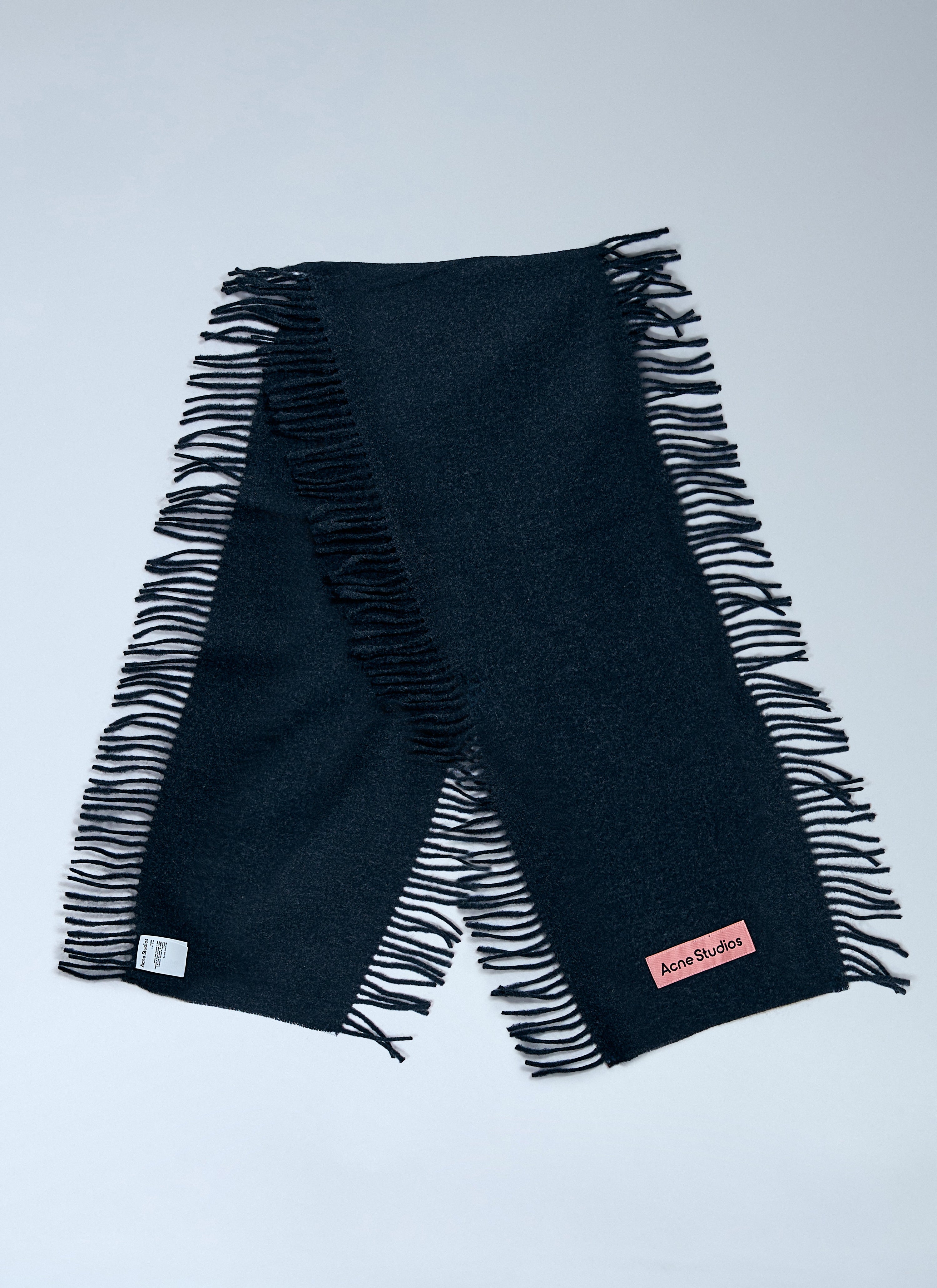 Fringe wool scarf
