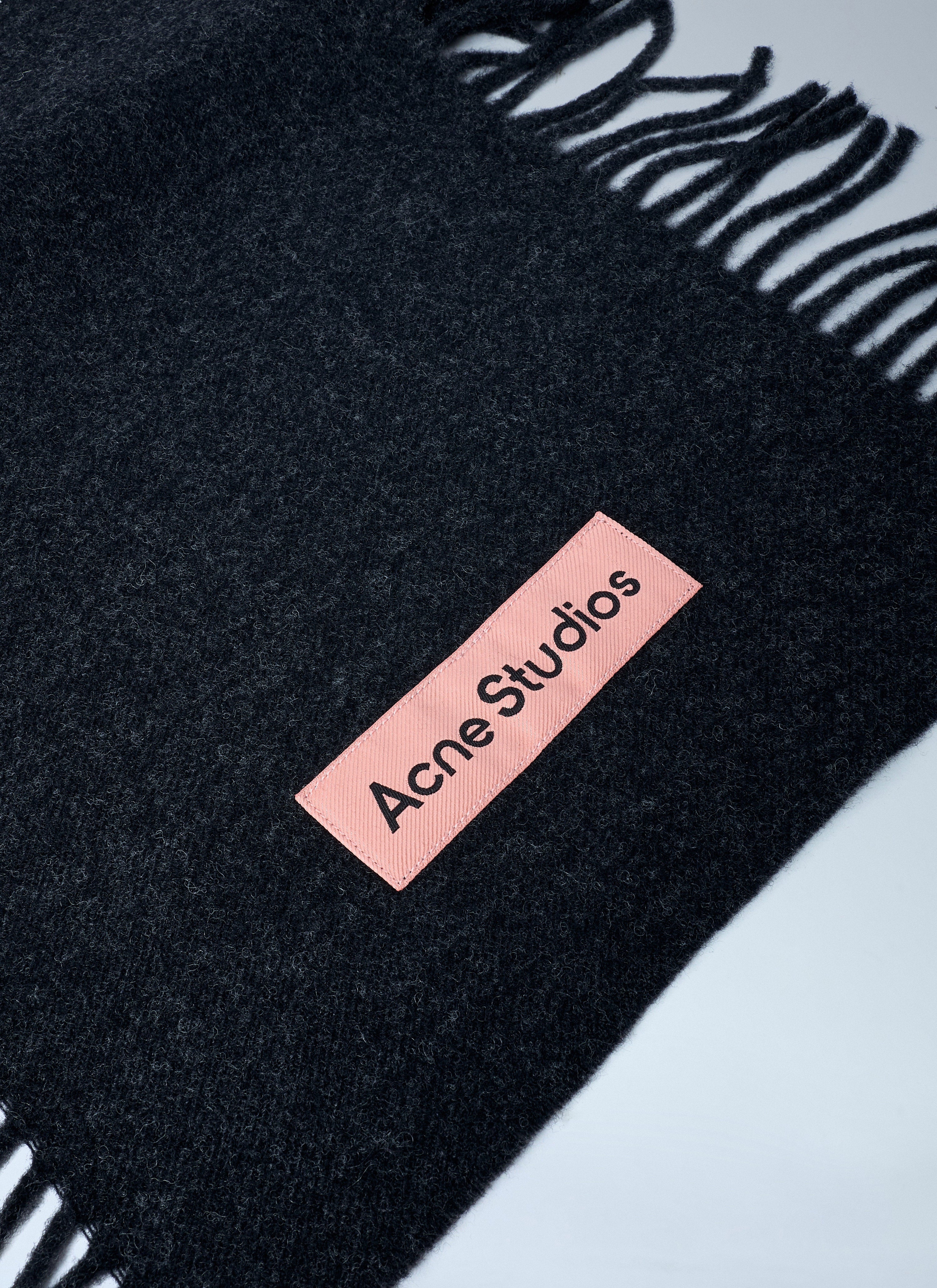 Fringe wool scarf