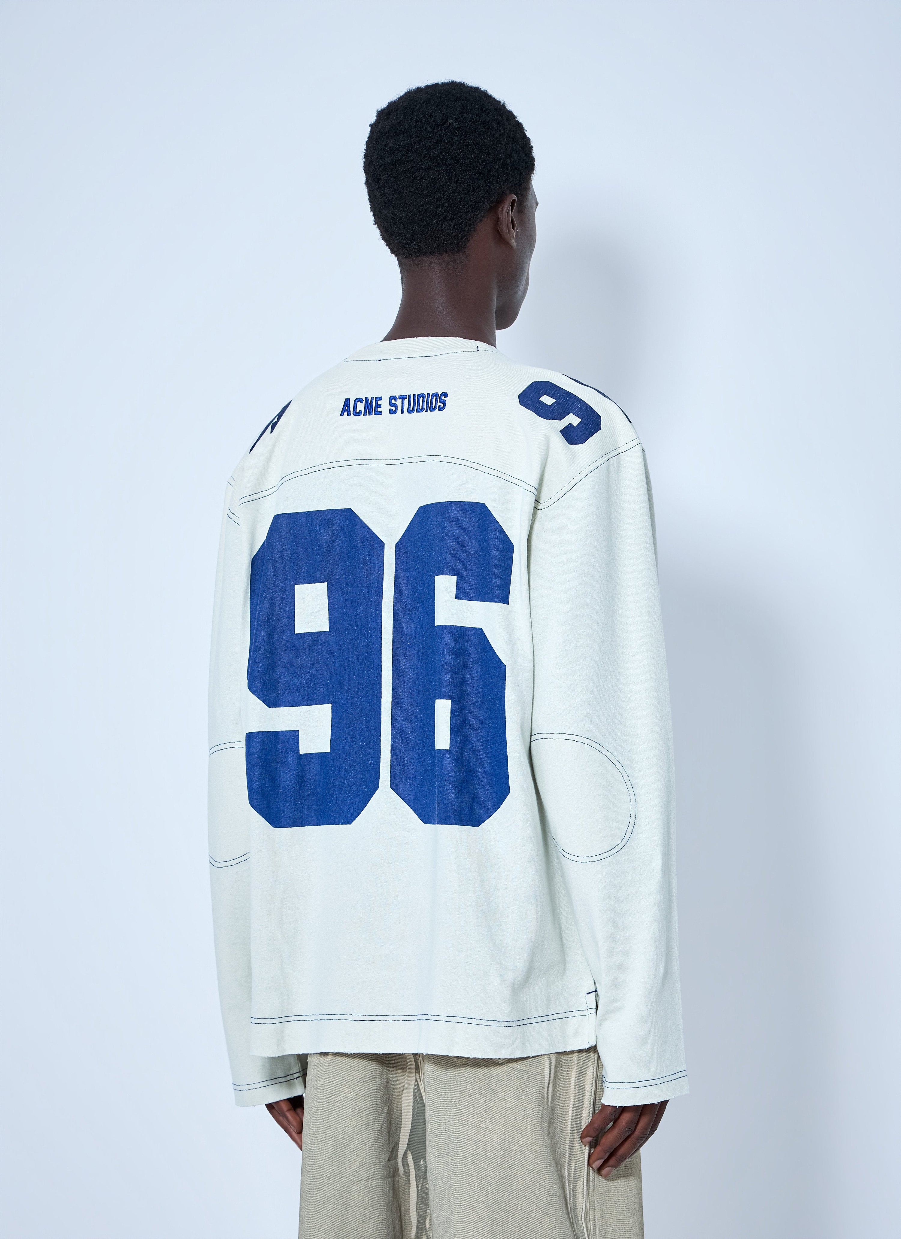 Long-sleeve crewneck t-shirt