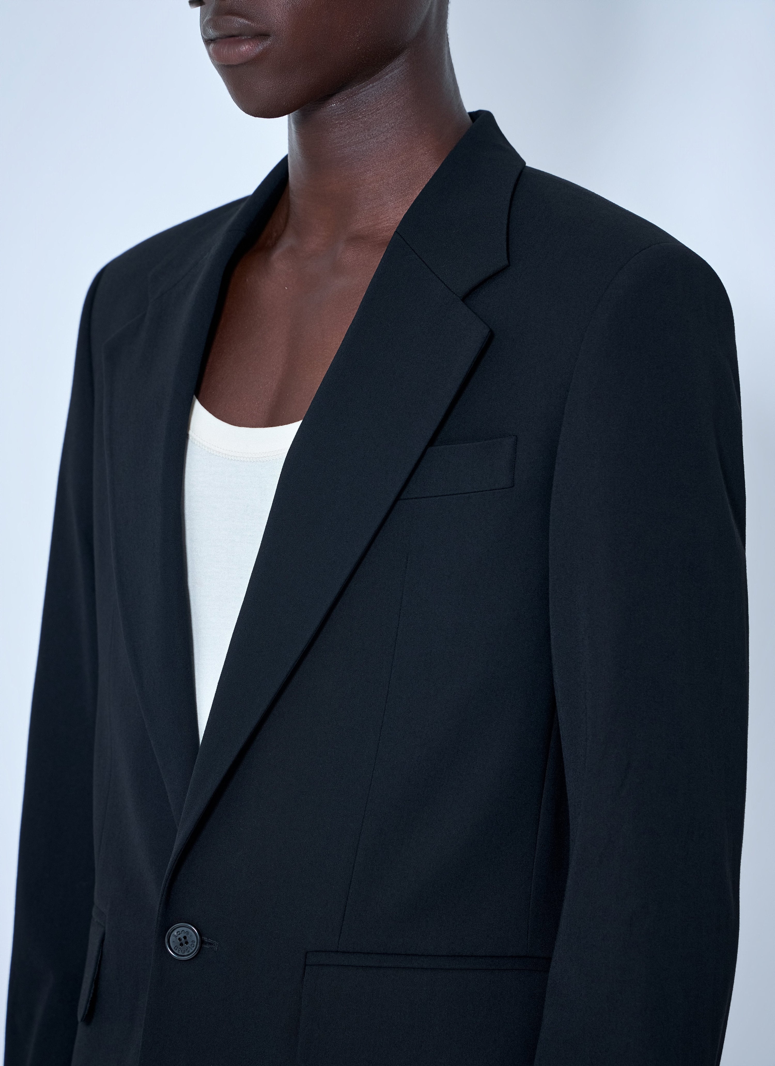Fitted suit jacket