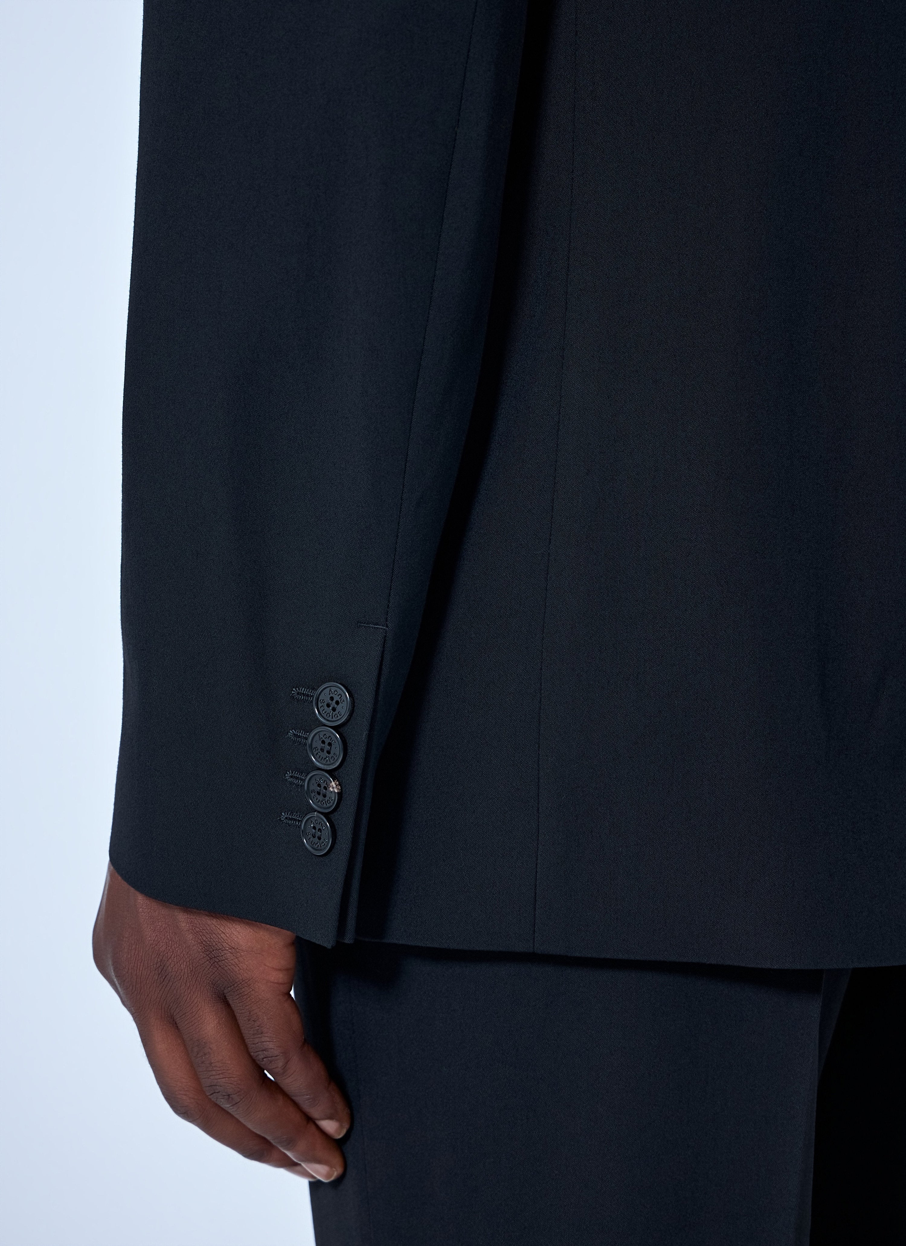 Fitted suit jacket