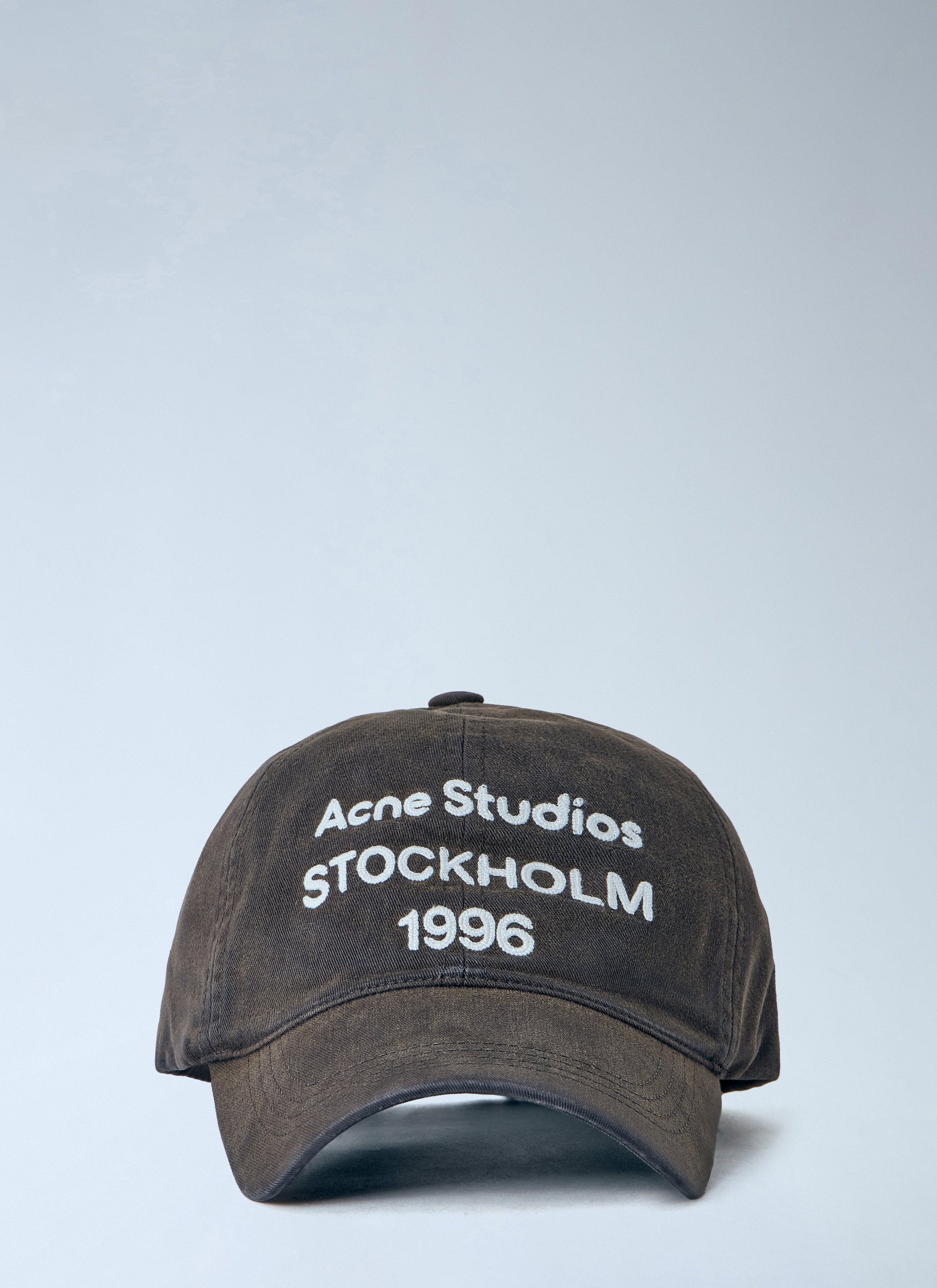 Washed fabric logo baseball cap