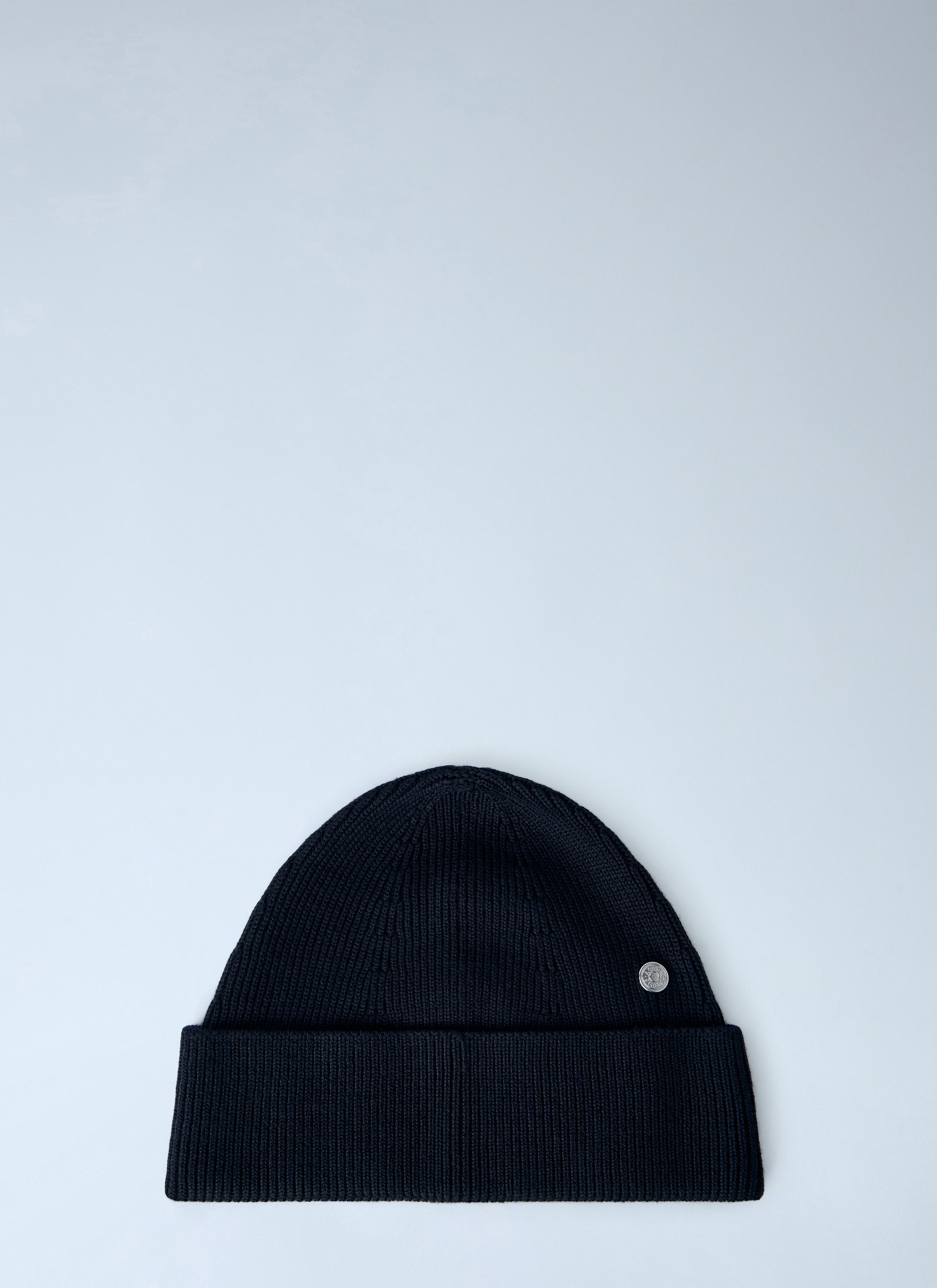 Wool beanie with rivet