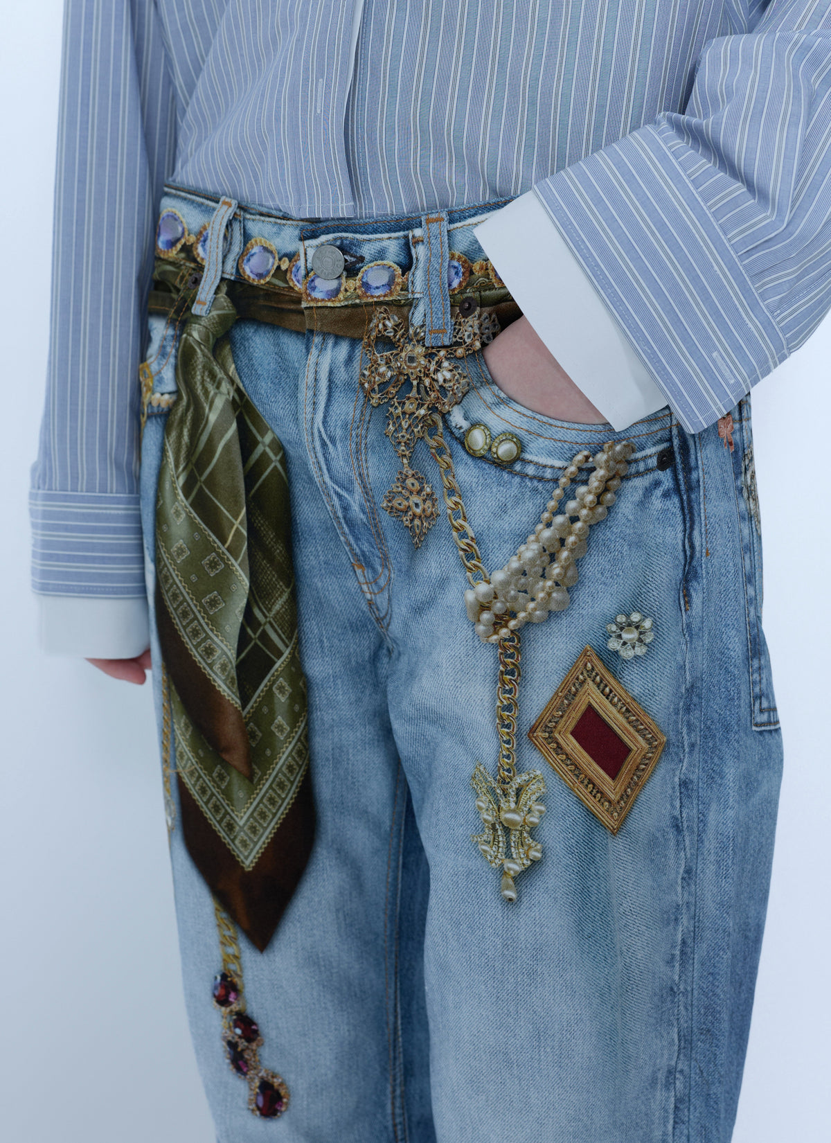 Trompe-l'œil jewellery jeans