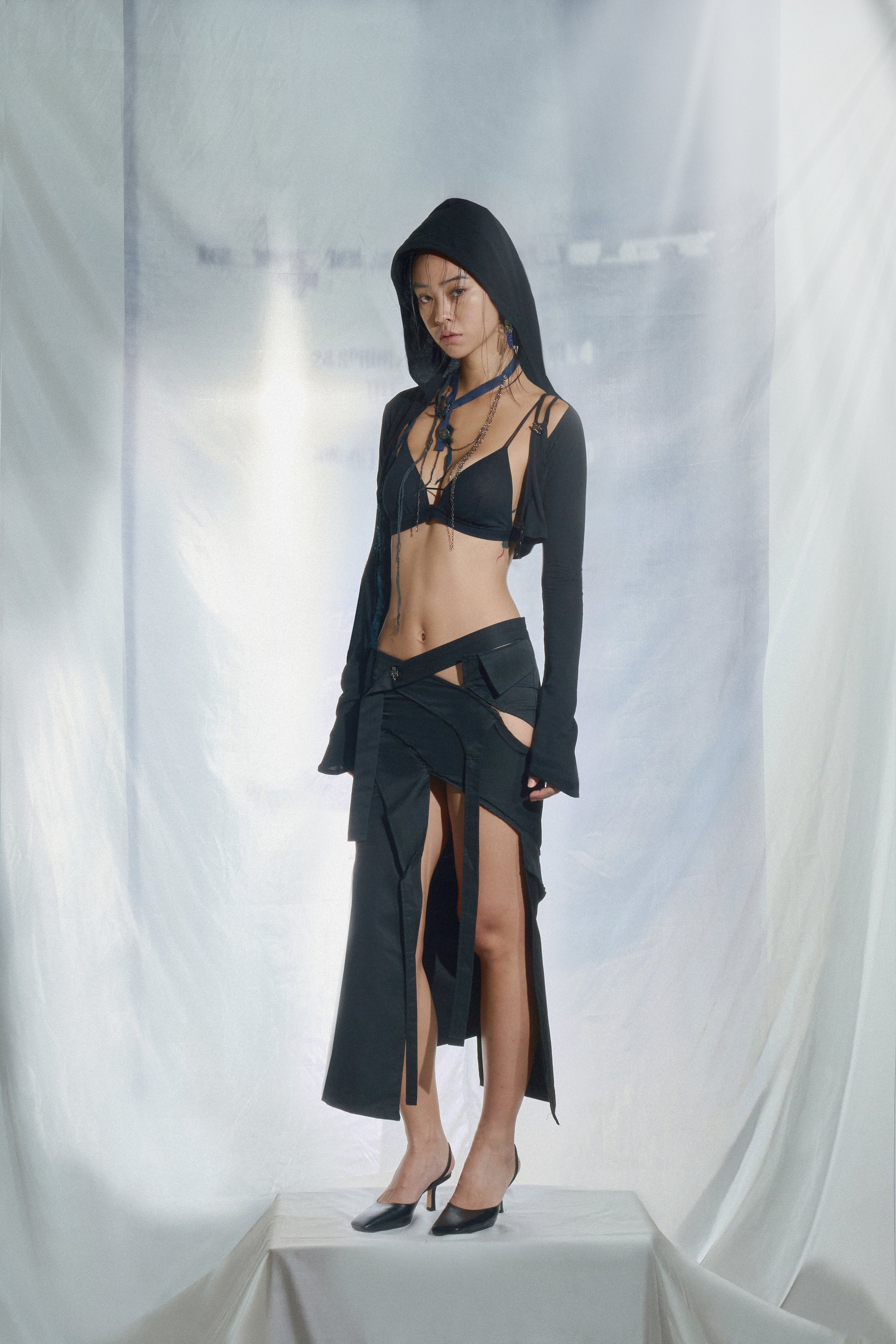 Oblique slit long skirt
