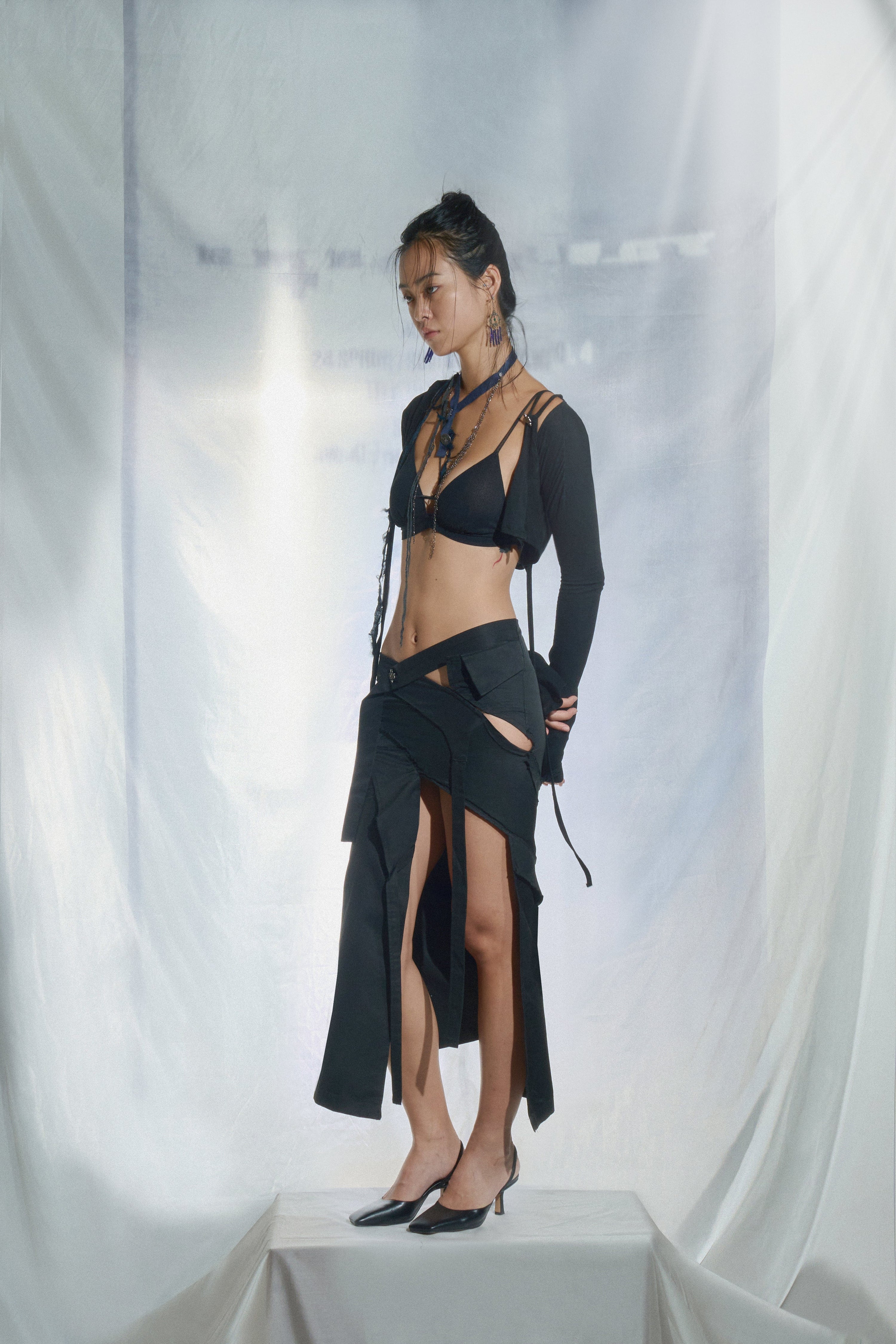Oblique slit long skirt