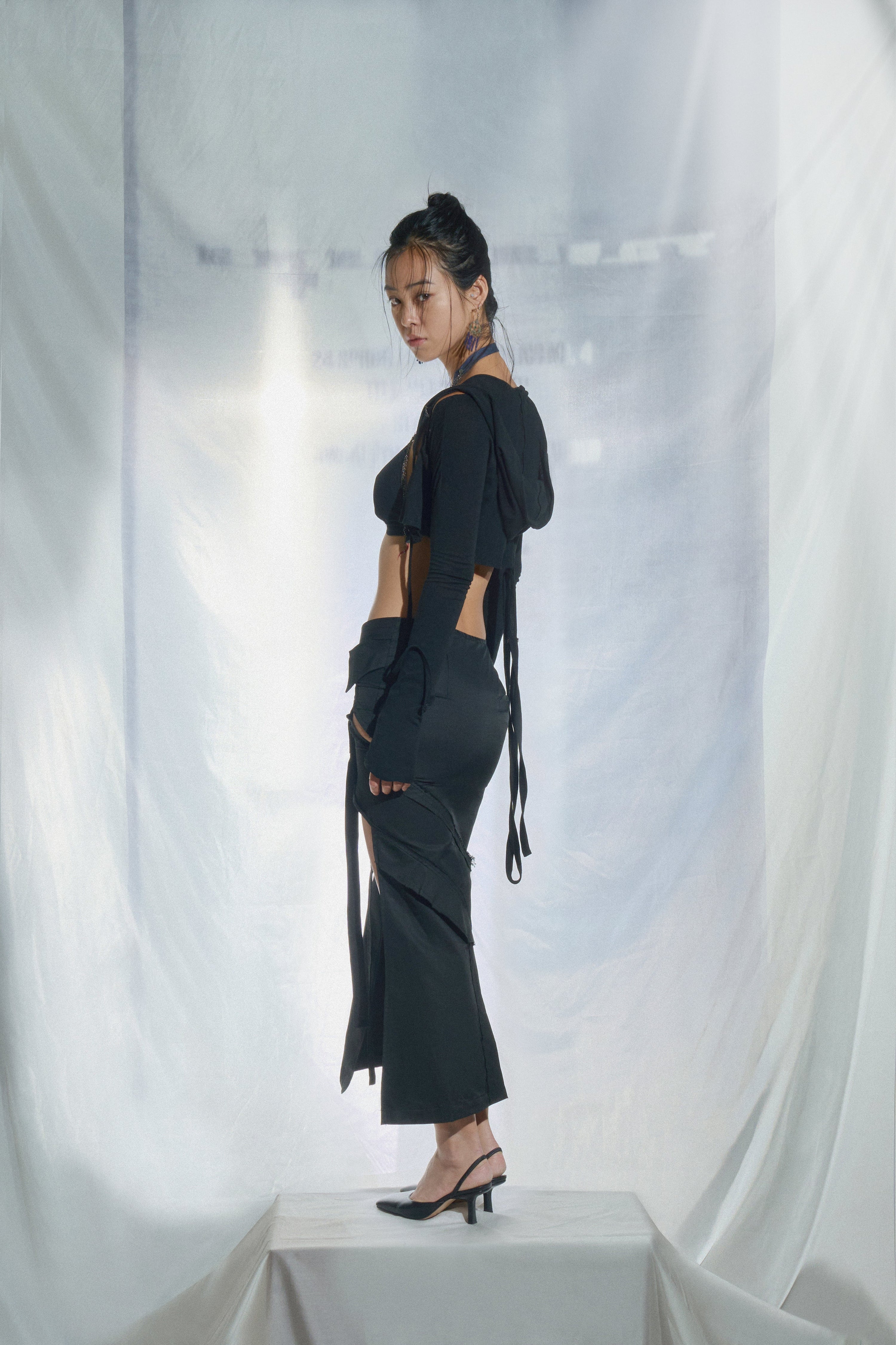 Oblique slit long skirt