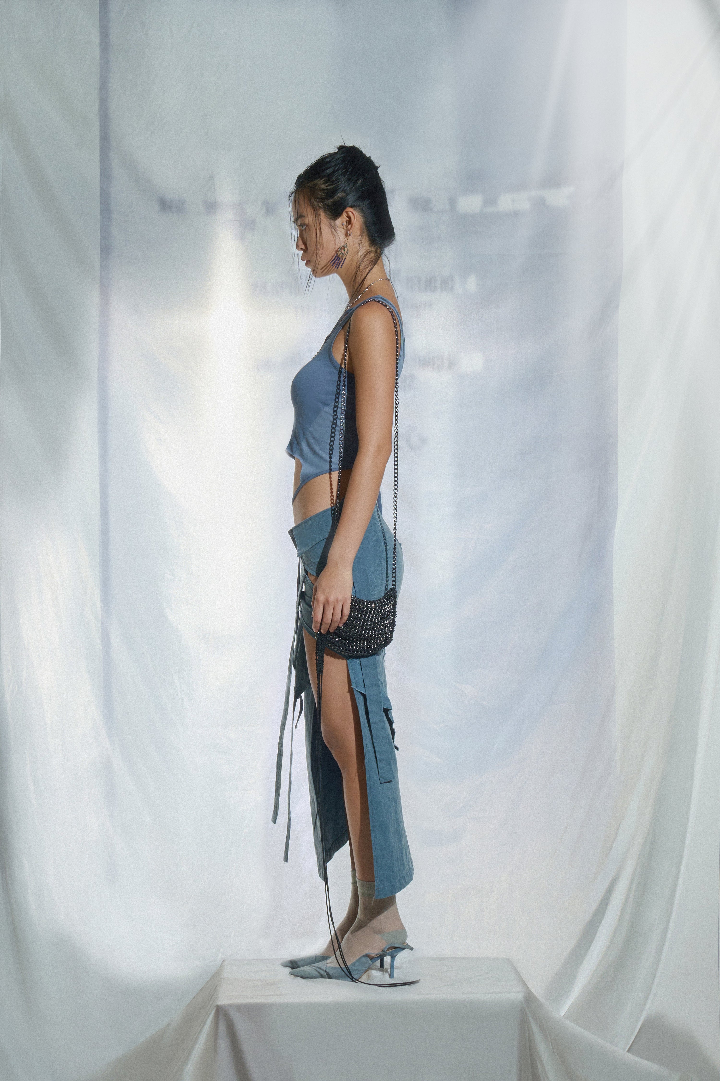 Oblique slit long skirt