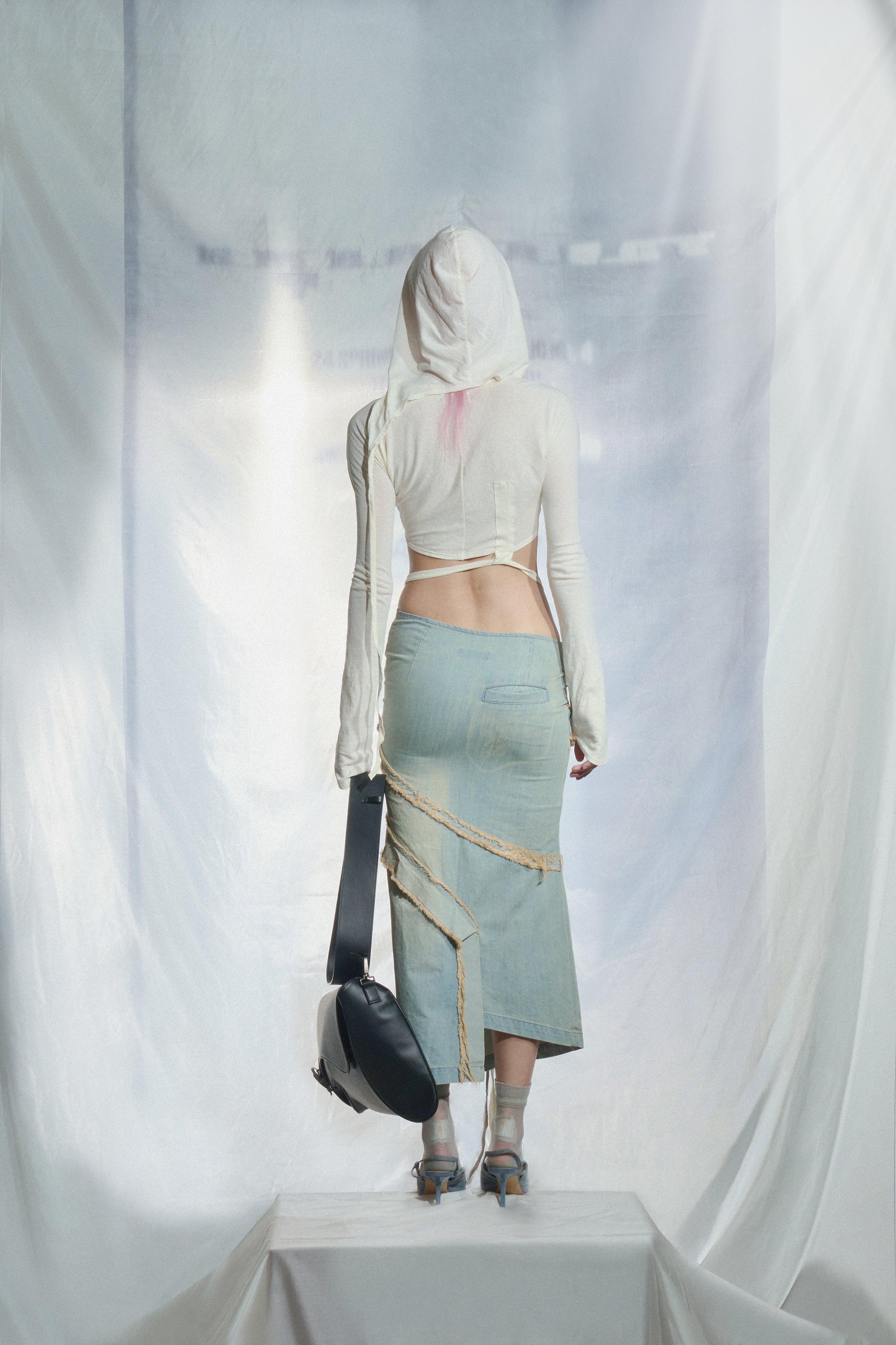Oblique slit long skirt