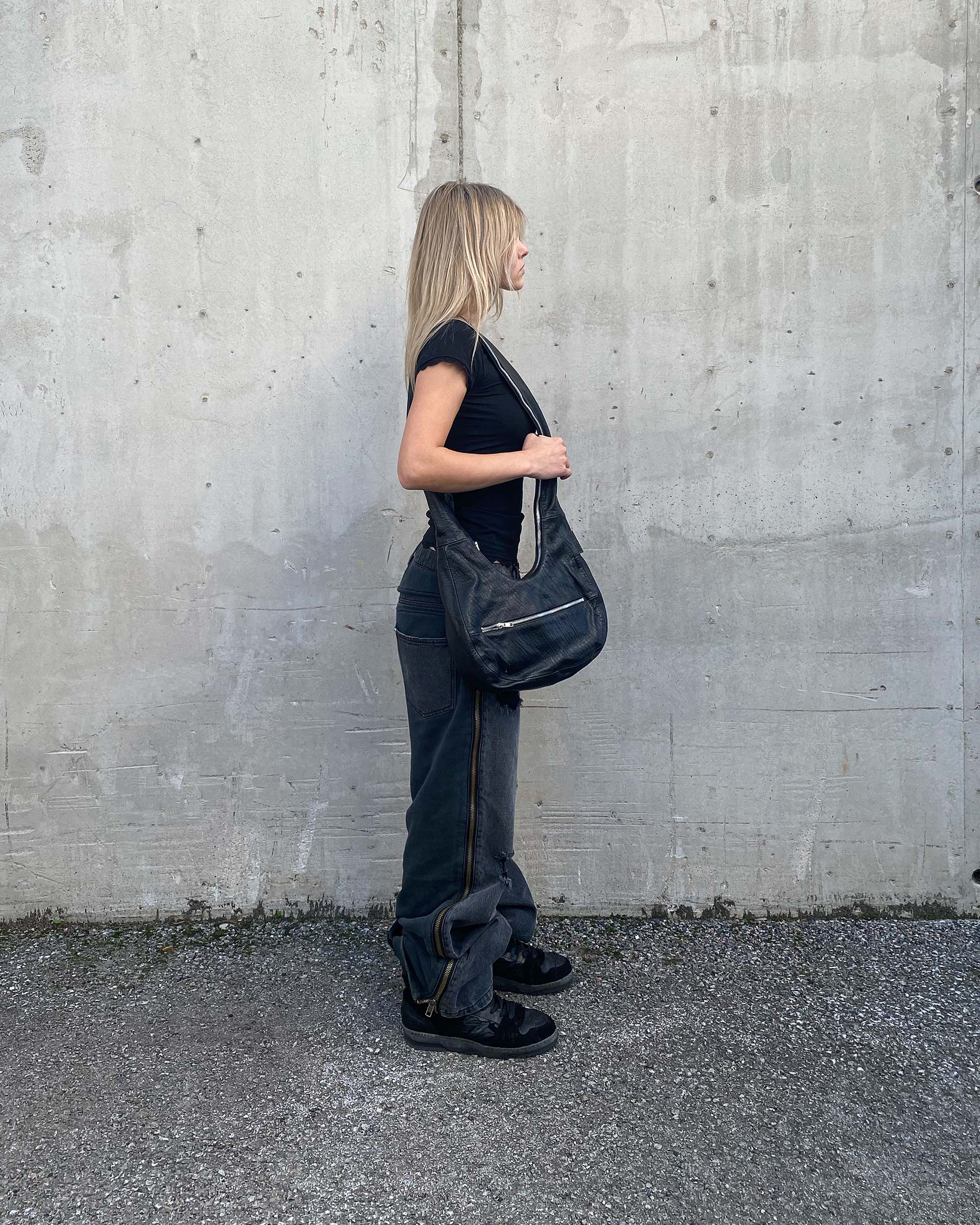 Zip leather bag