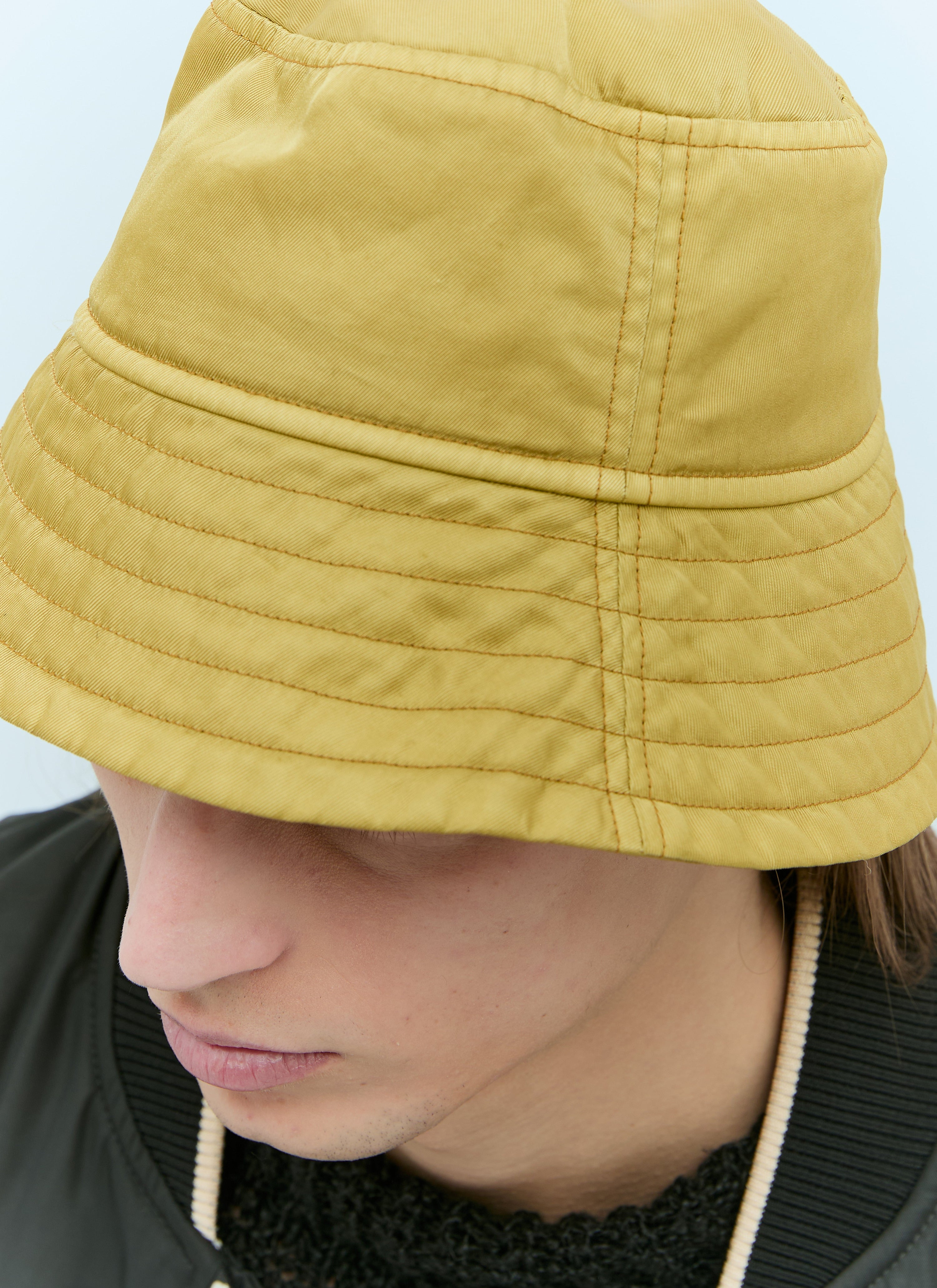 Topstitching bucklet hat