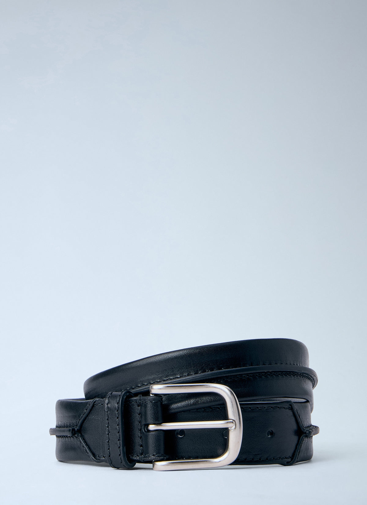 Embossead seam leather belt