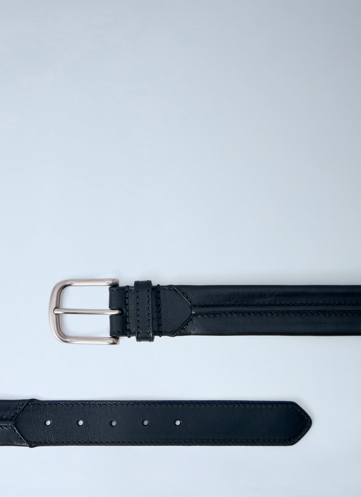 Embossead seam leather belt