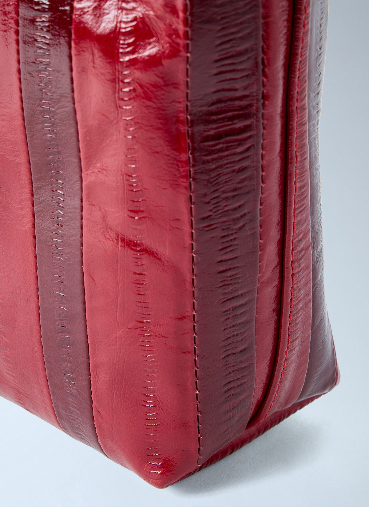 Striped handle handbag