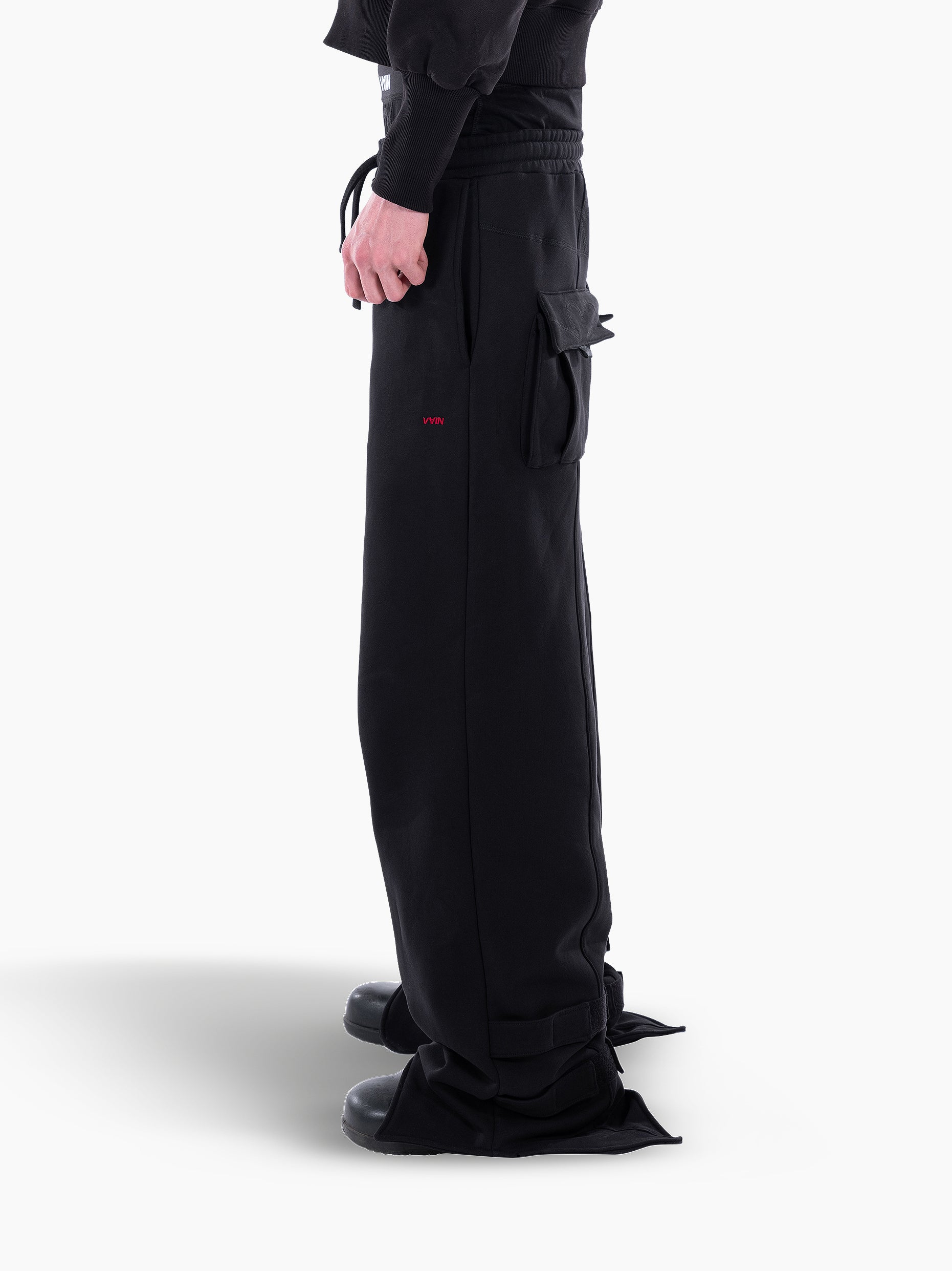 Vain cargo college pants black