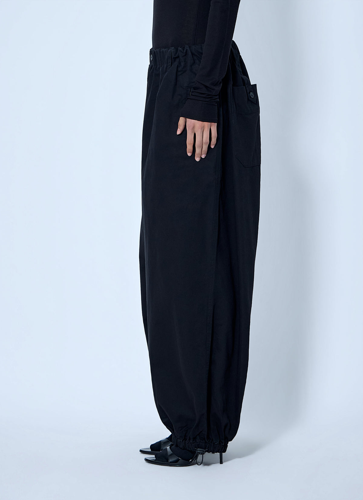 Elasticated-cuff trousers