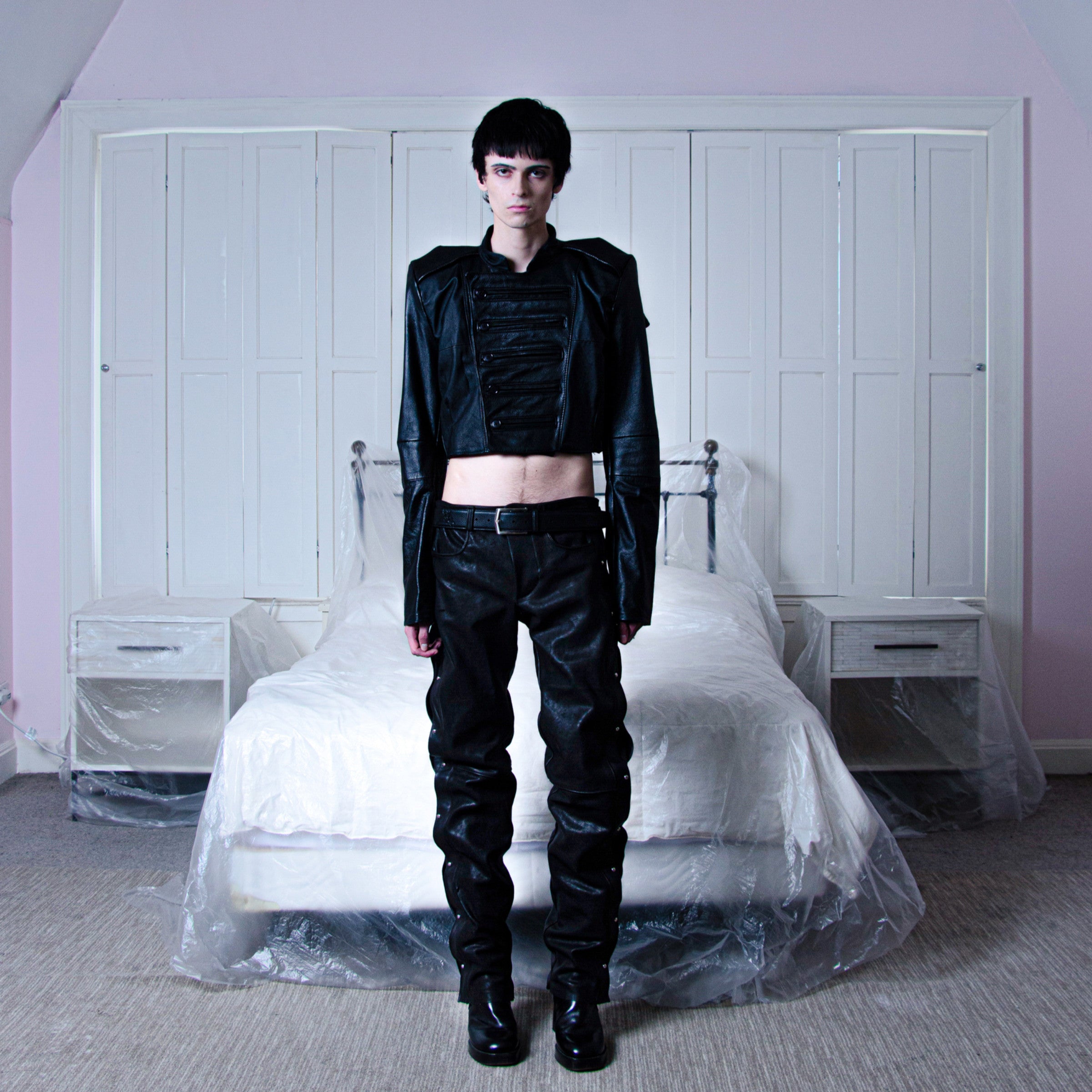 Pedestal leather belt