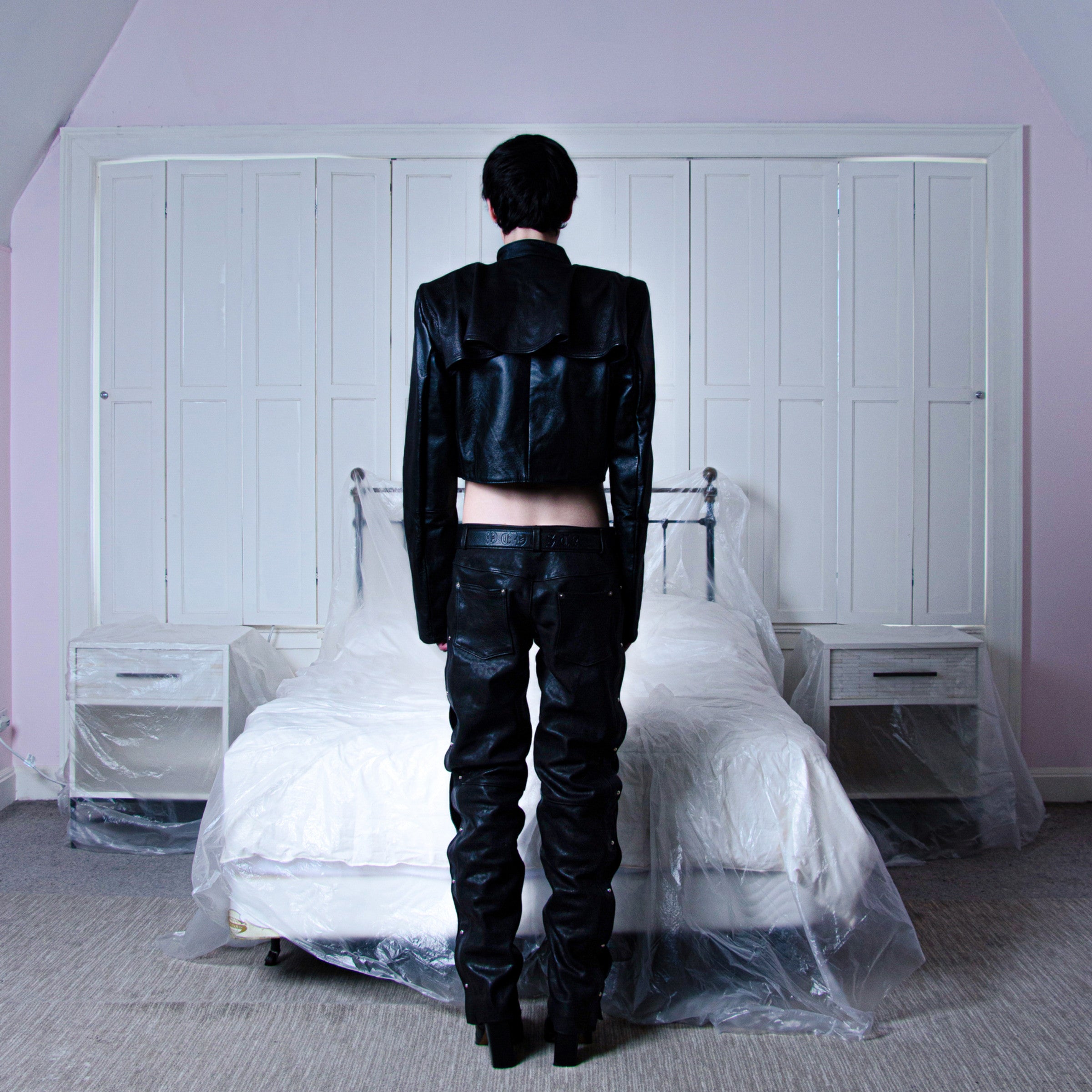 Pedestal leather belt