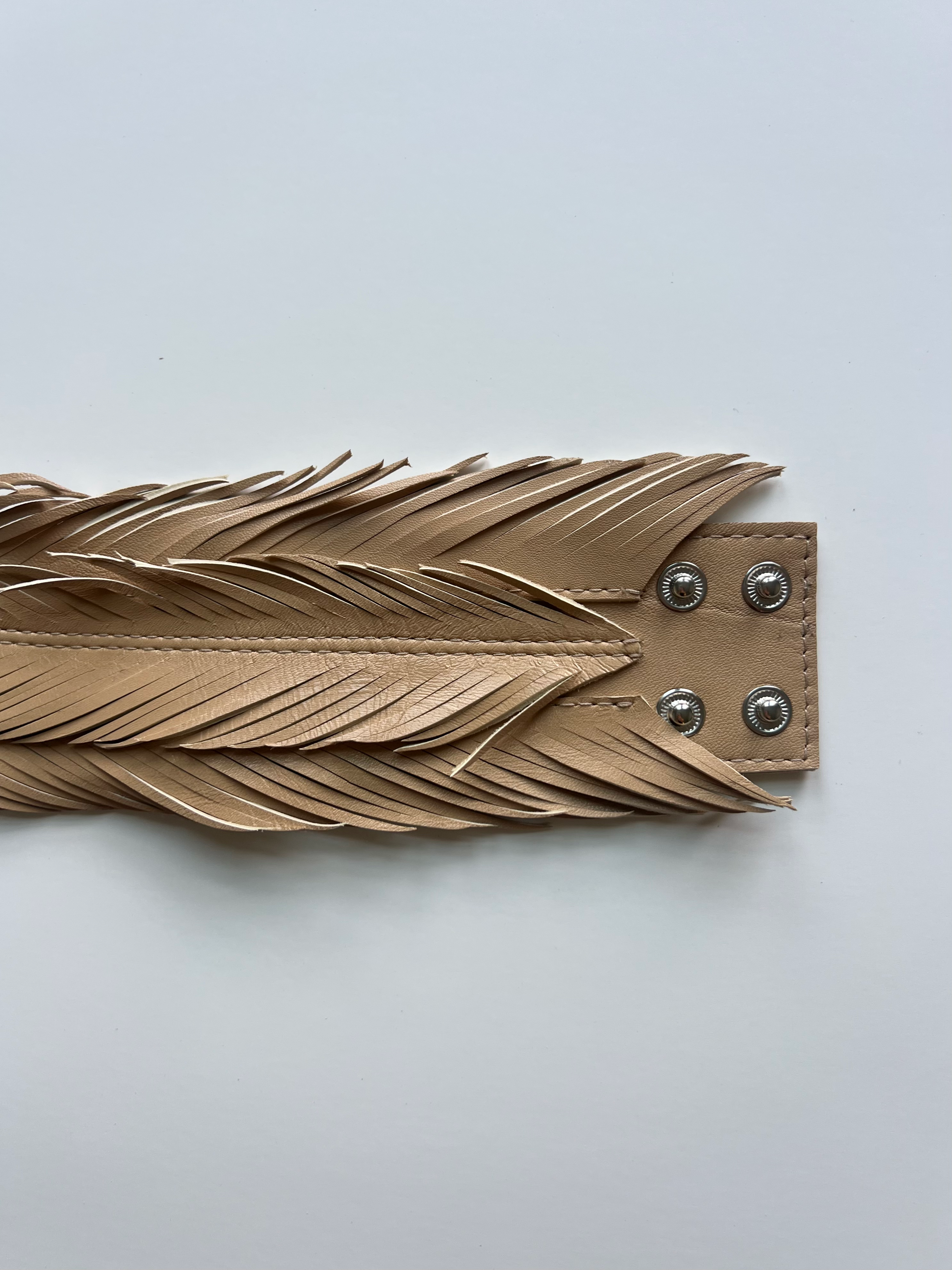 Leather feather collar