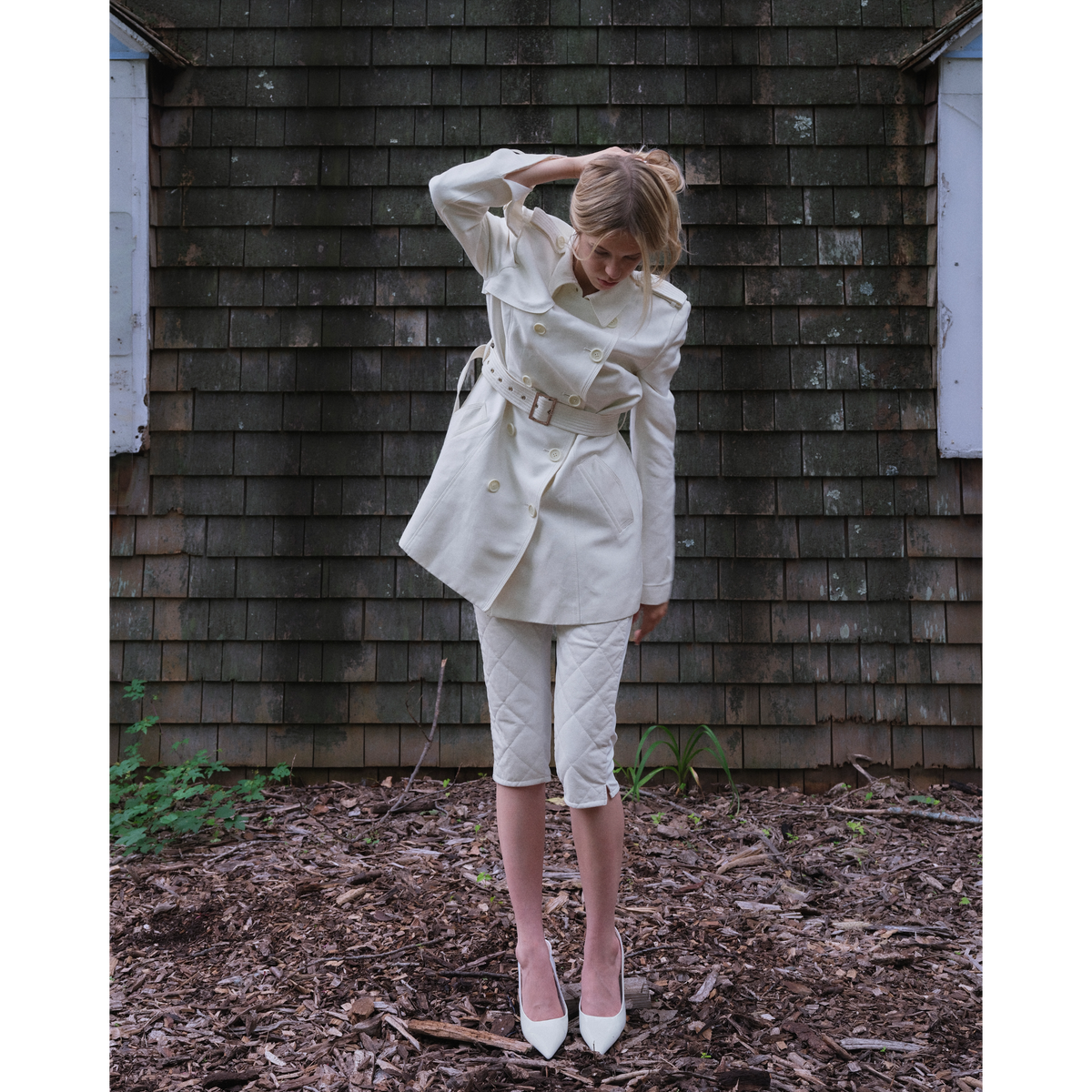 Low-rise leather capri pants in white