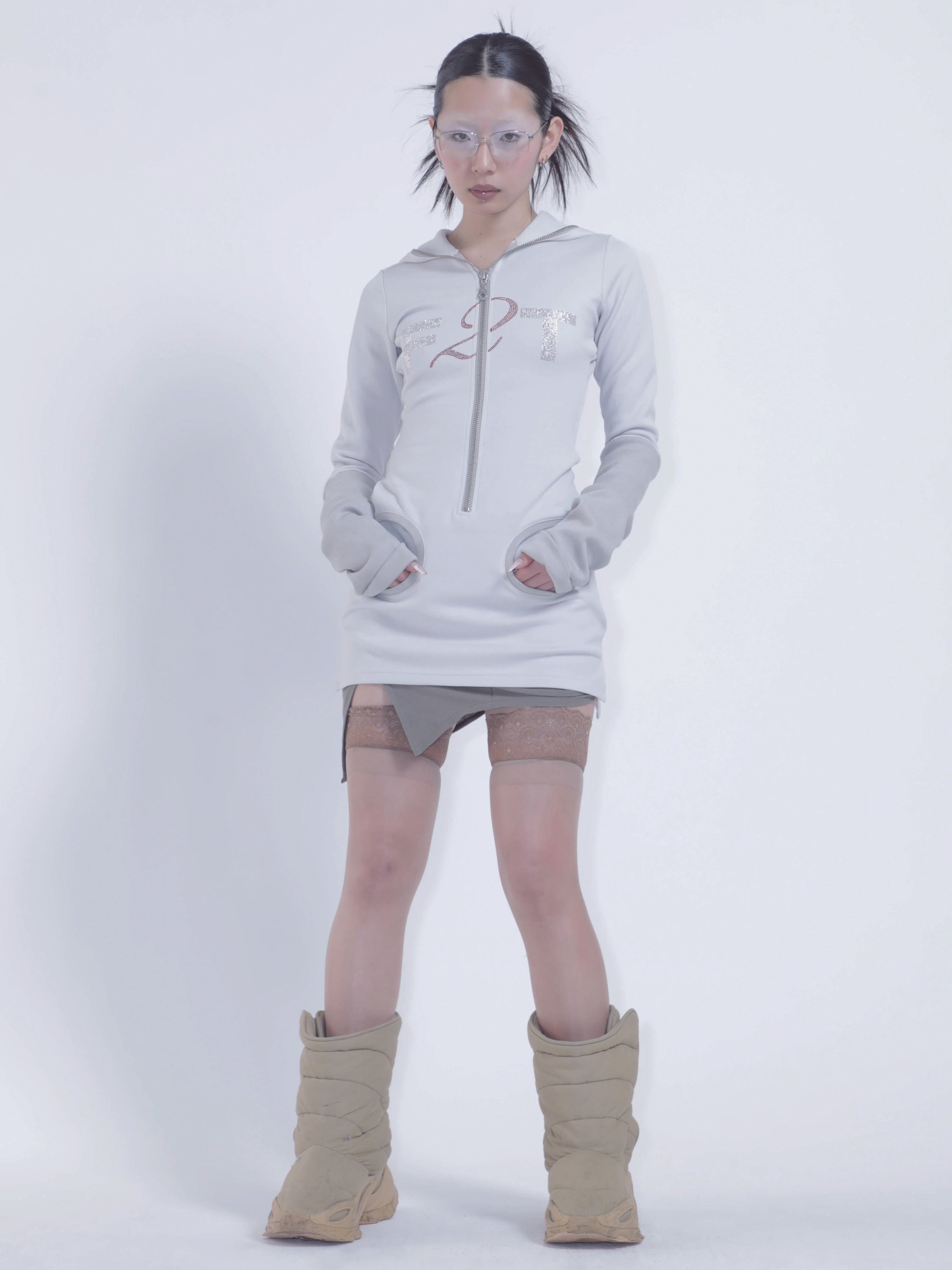 Free 2 talk- zip up dress- lg