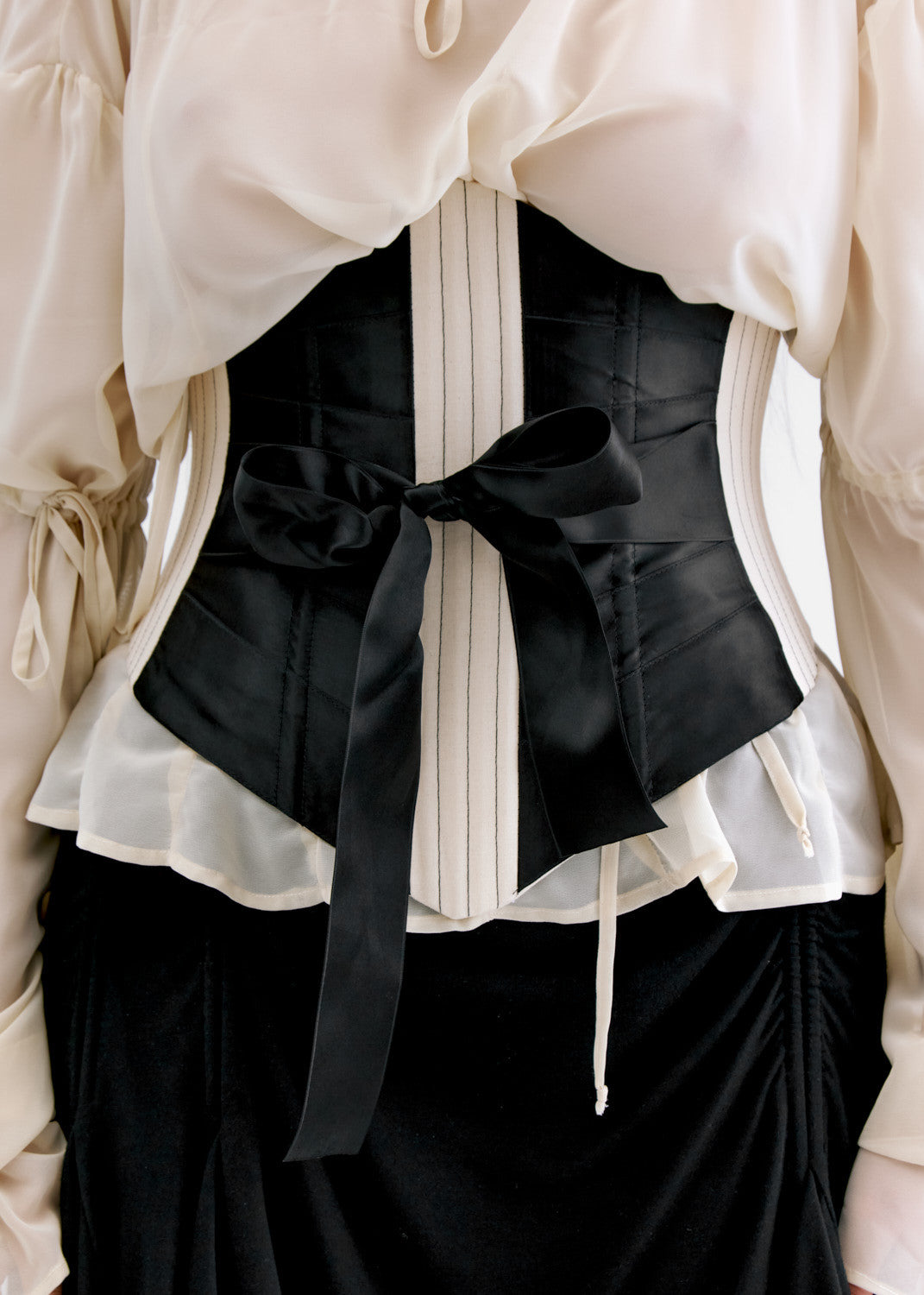 Ribbon underbust corset