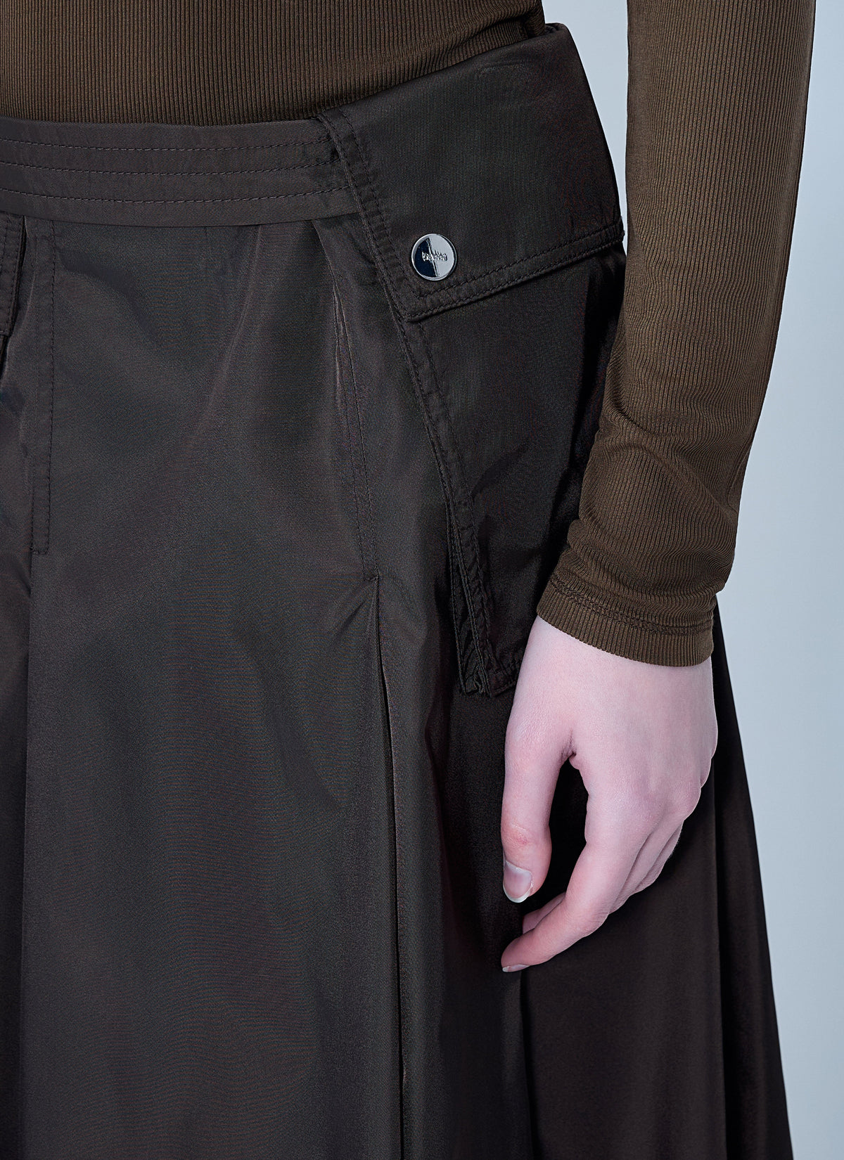 Duchesse nylon midi pleated pocket skirt