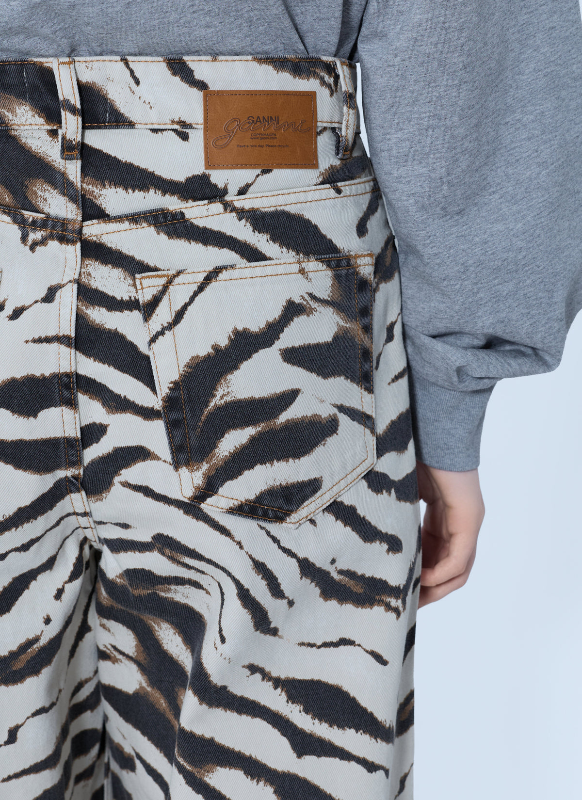 Print denim lari jeans