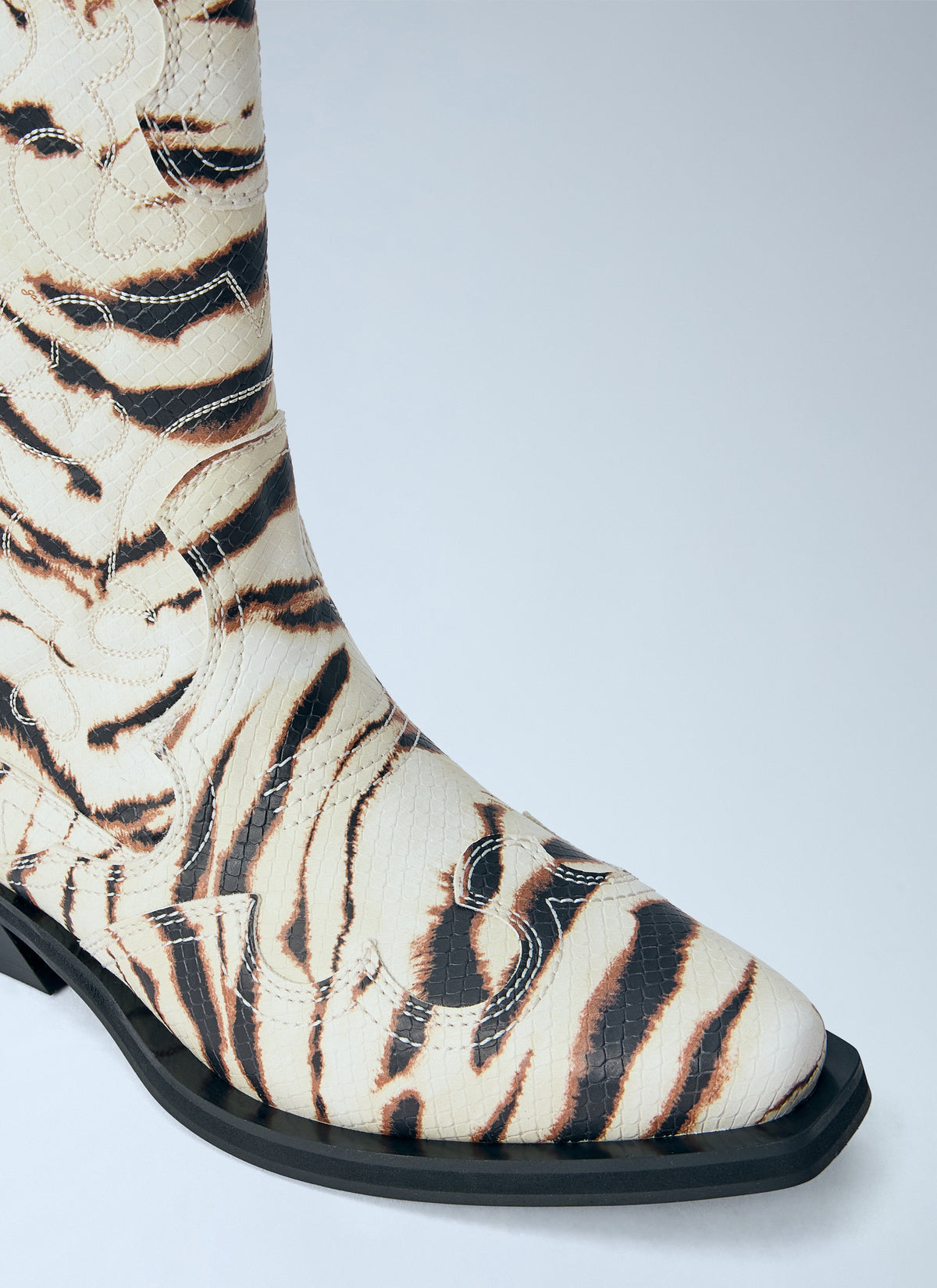 Mid shaft embroidered western boots