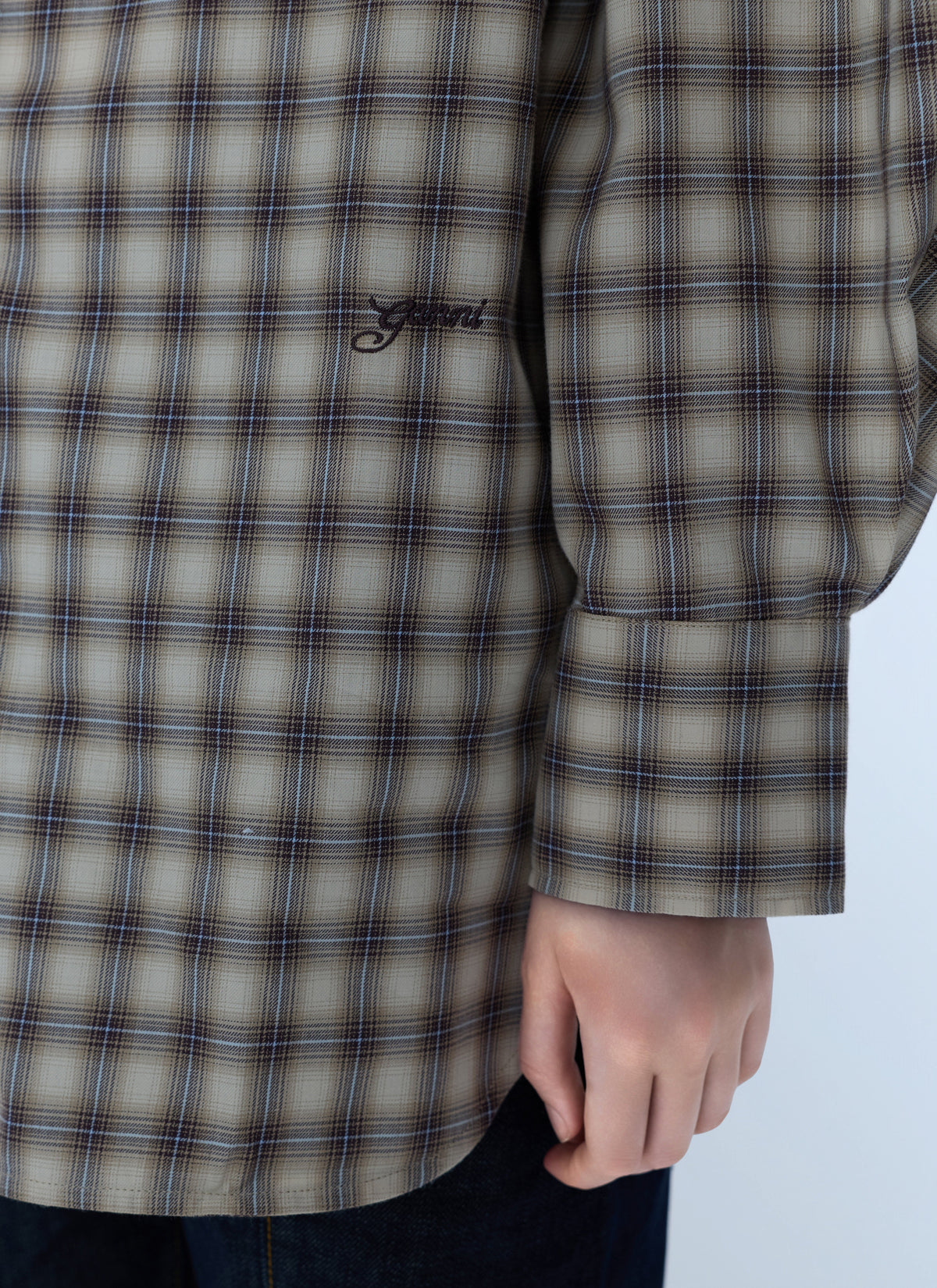 Light check flannel pleated sleeve shirt