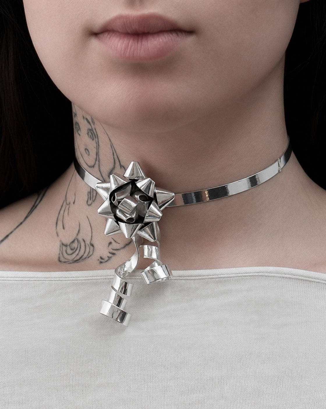 Gift wrap choker