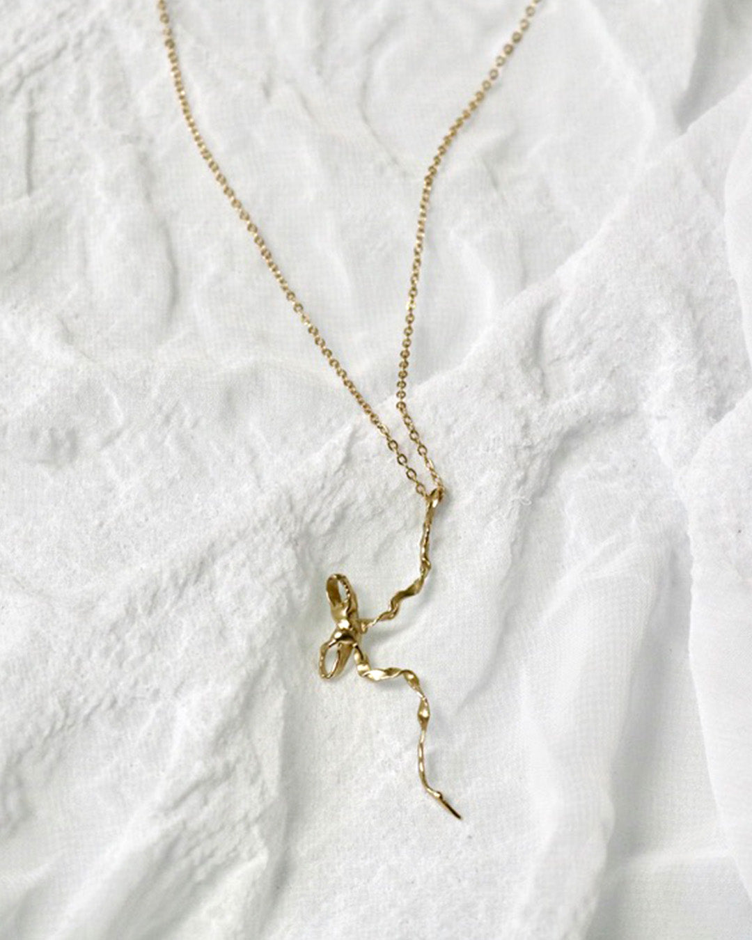 Burnt bow pendant - gold