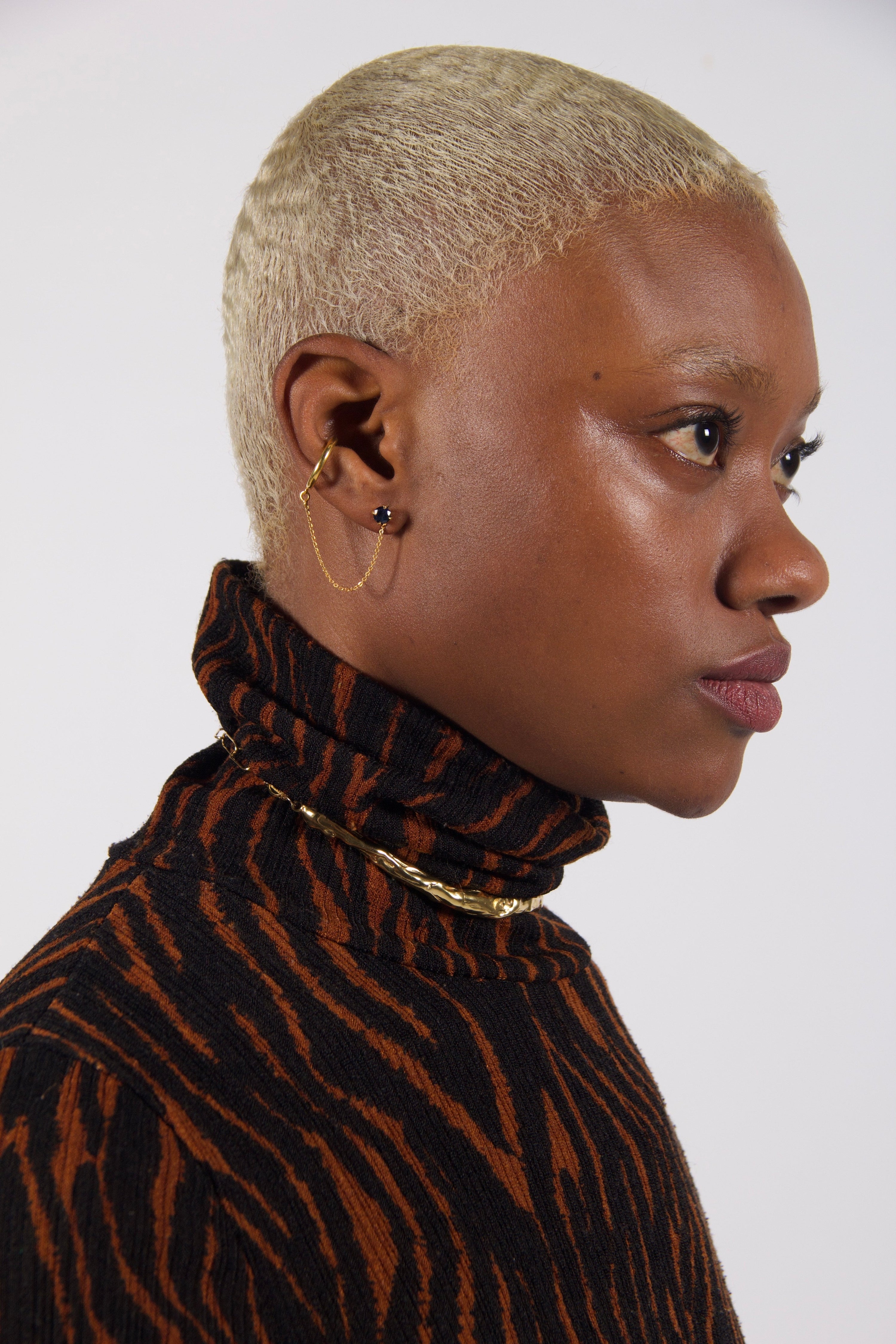Molten ear-cuff chain & sapphire earring
