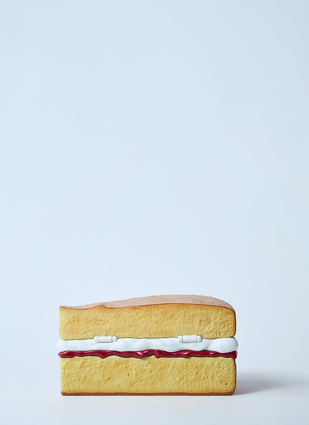 Victoria sponge clutch