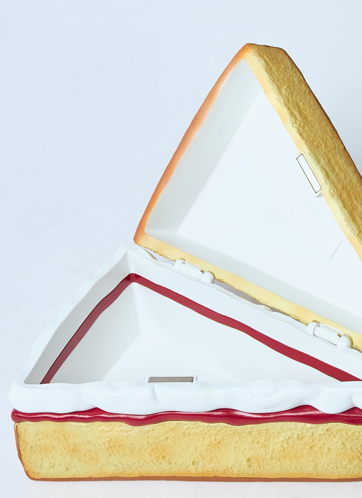 Victoria sponge clutch