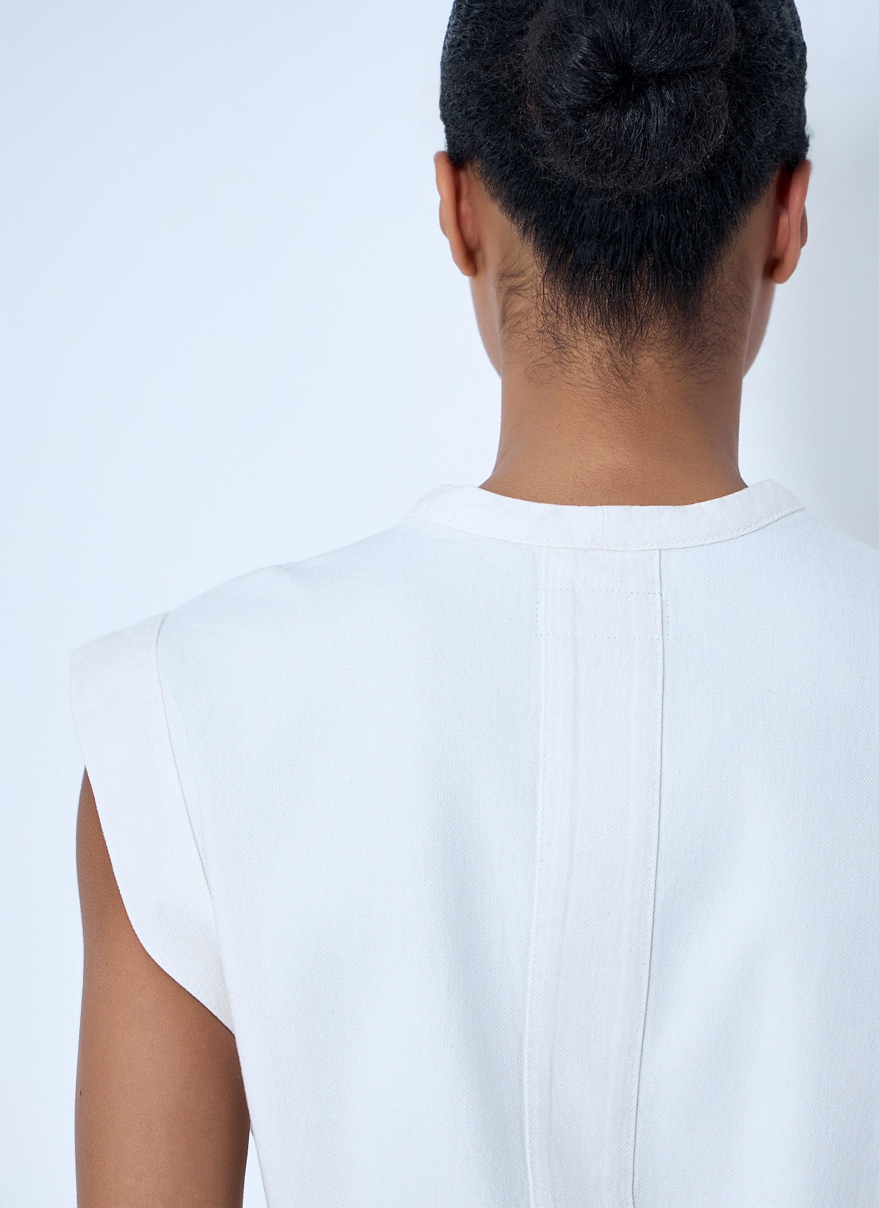 Sleeveless v-neck top with belted waist