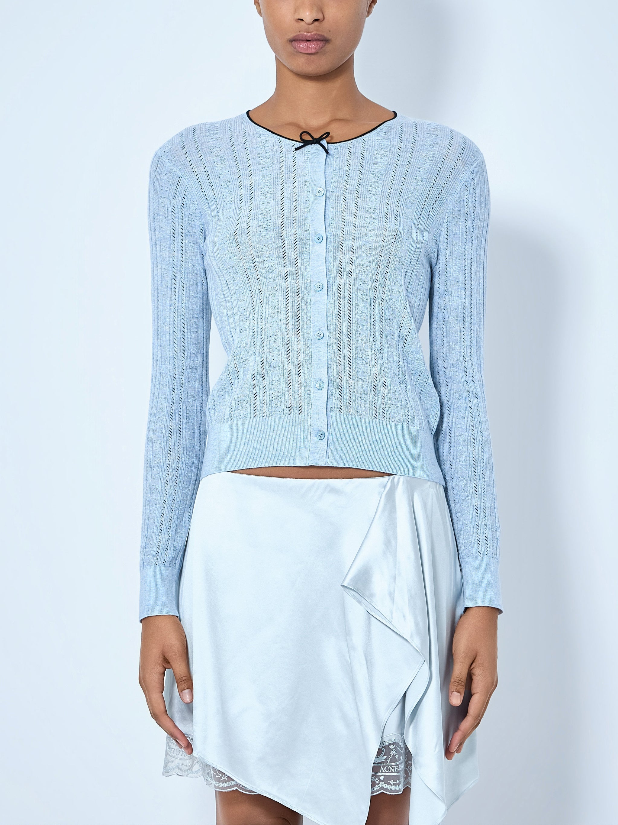 Ribbed cardigan with button fastening