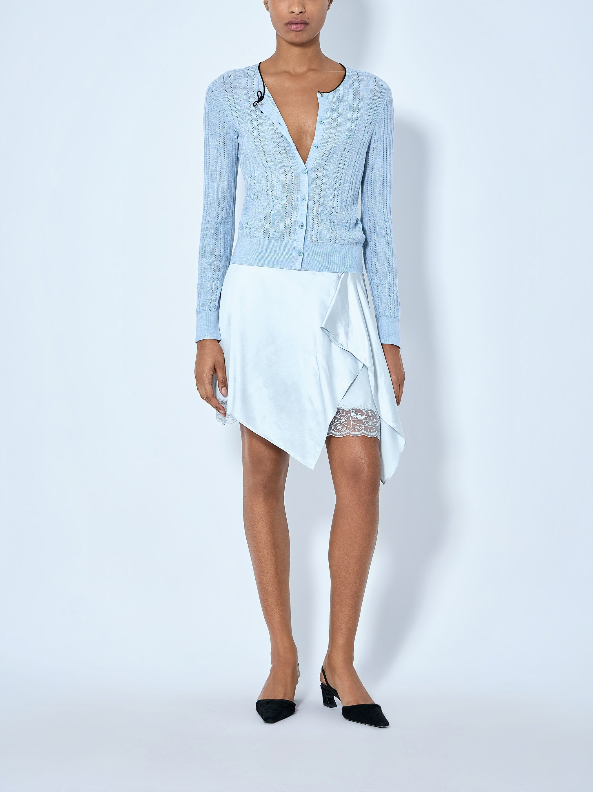 Ribbed cardigan with button fastening