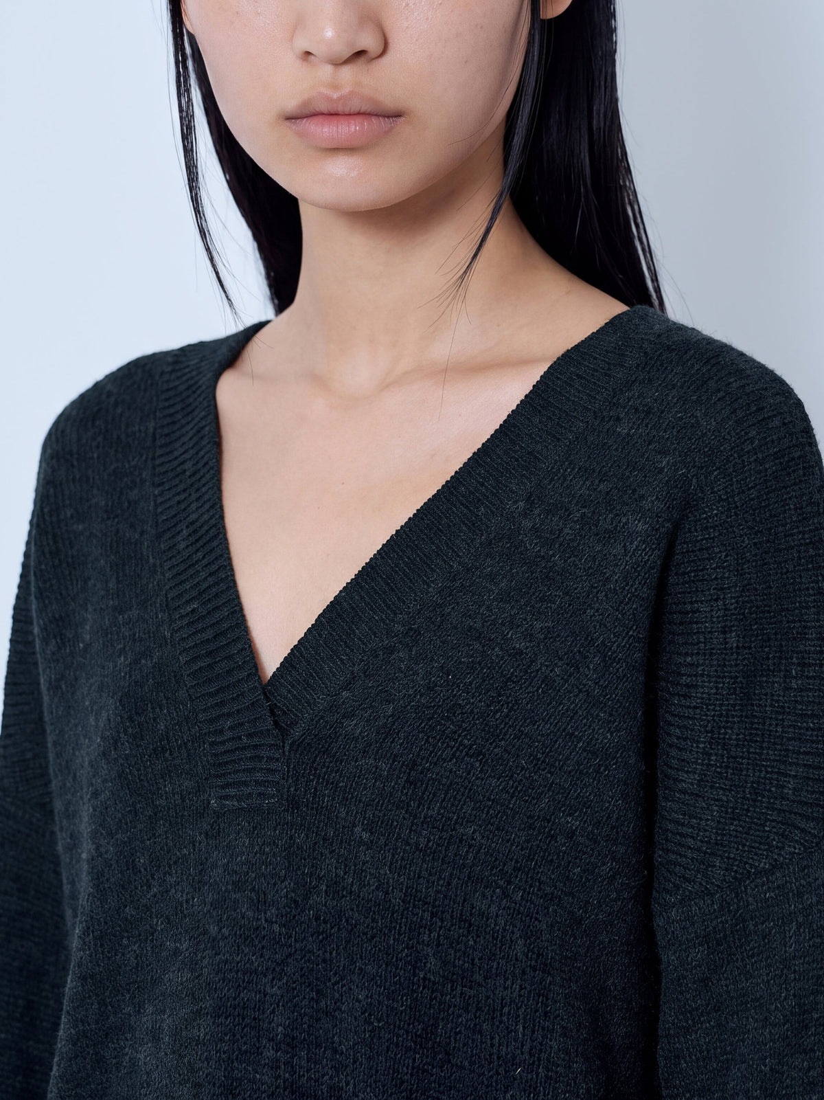 Raise v-neck sweater