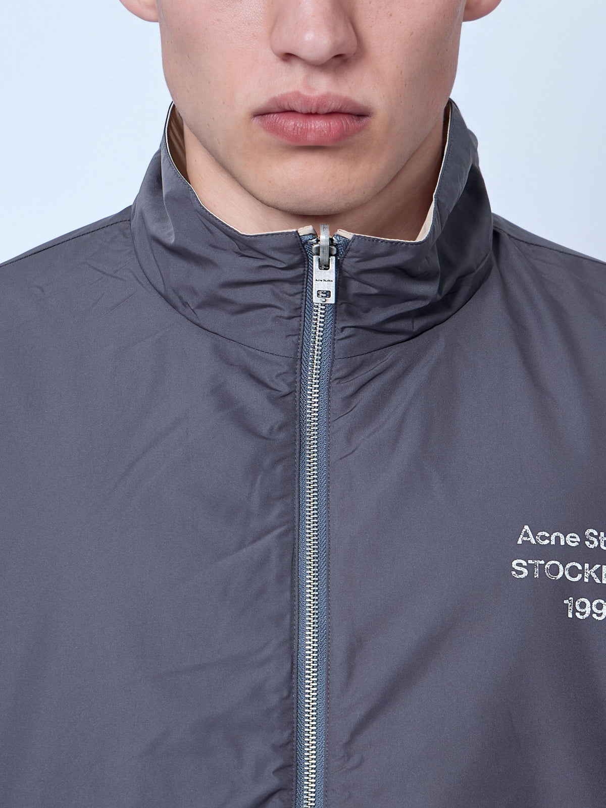 Reversible zip-up jacket