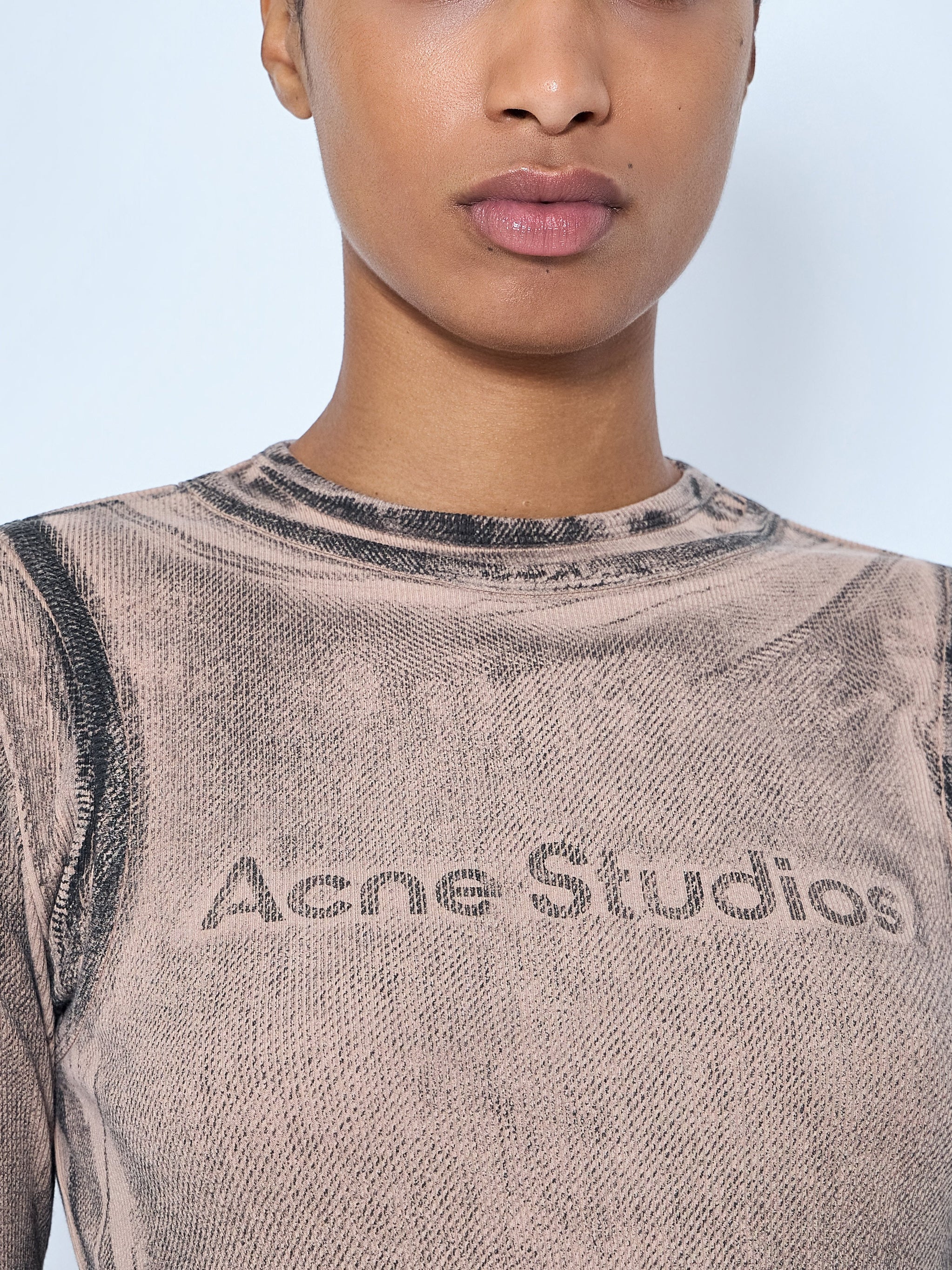 Long sleeve logo top