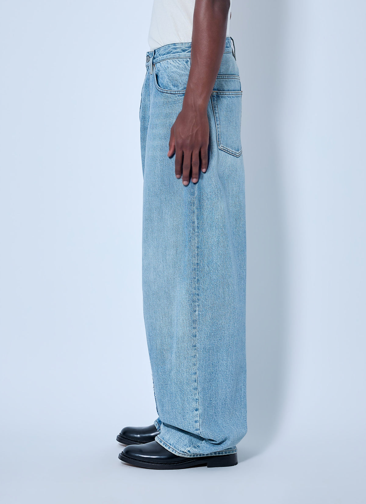Wide-leg denim jeans