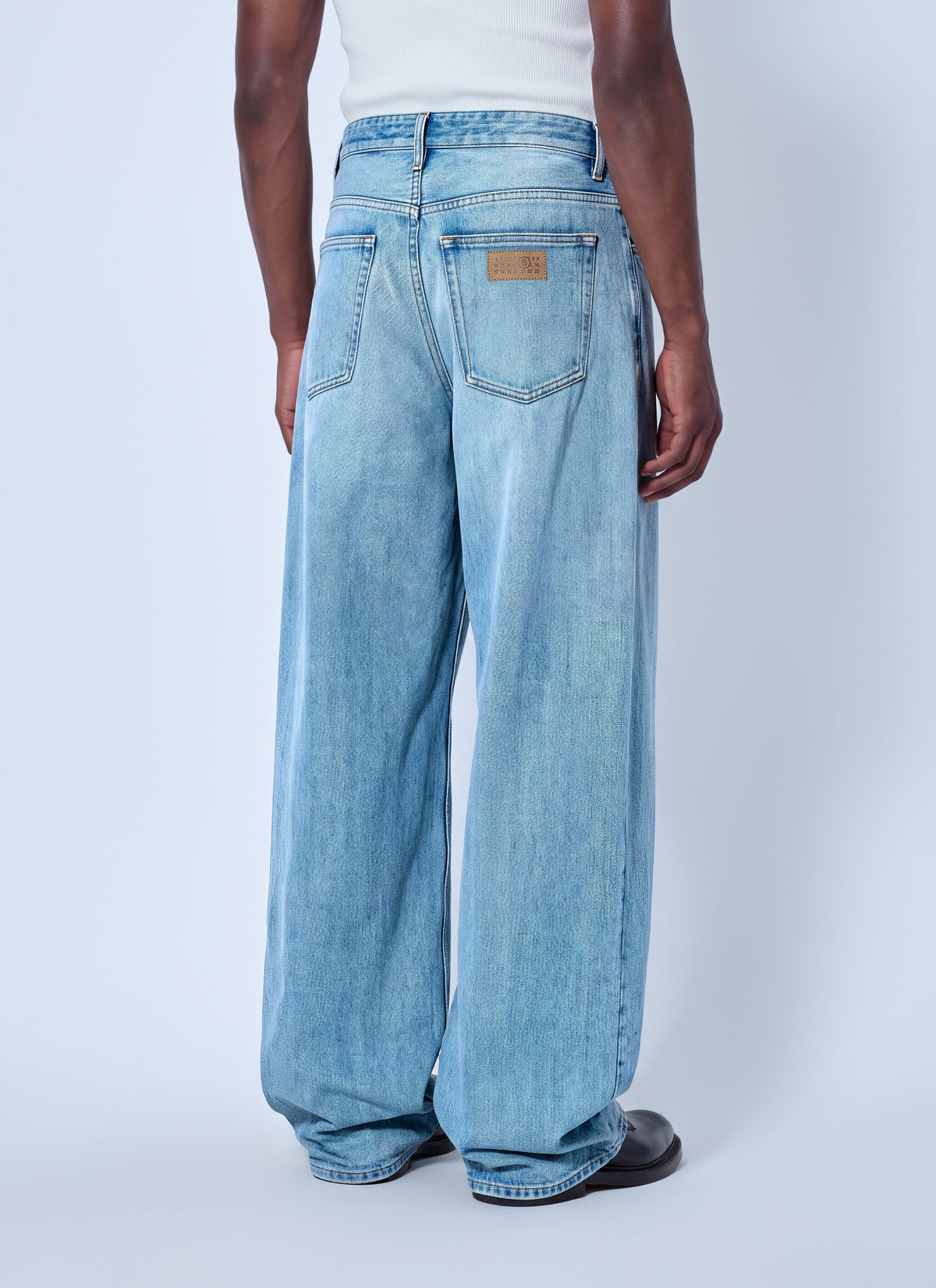 Wide-leg denim jeans