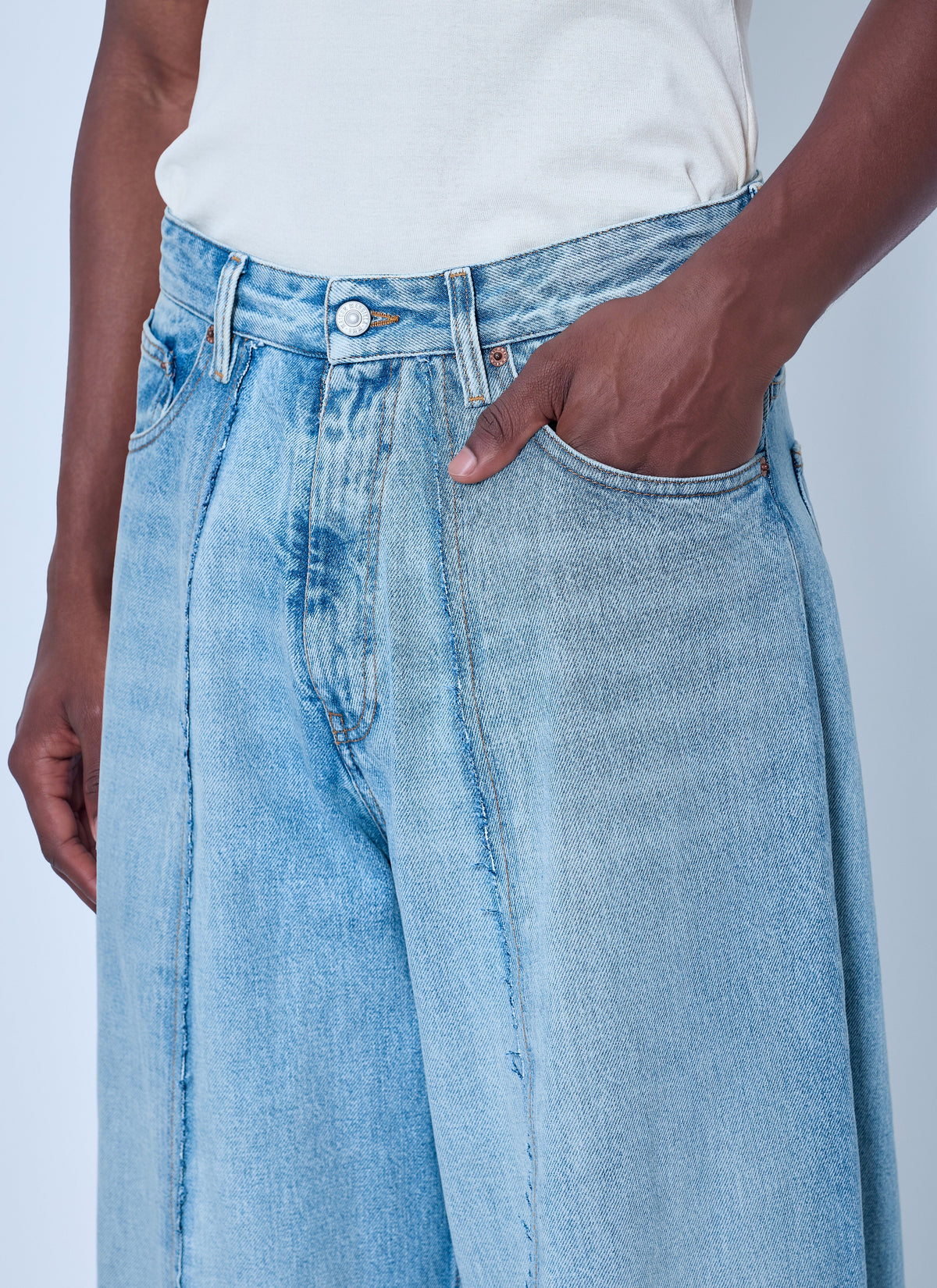 Wide-leg denim jeans
