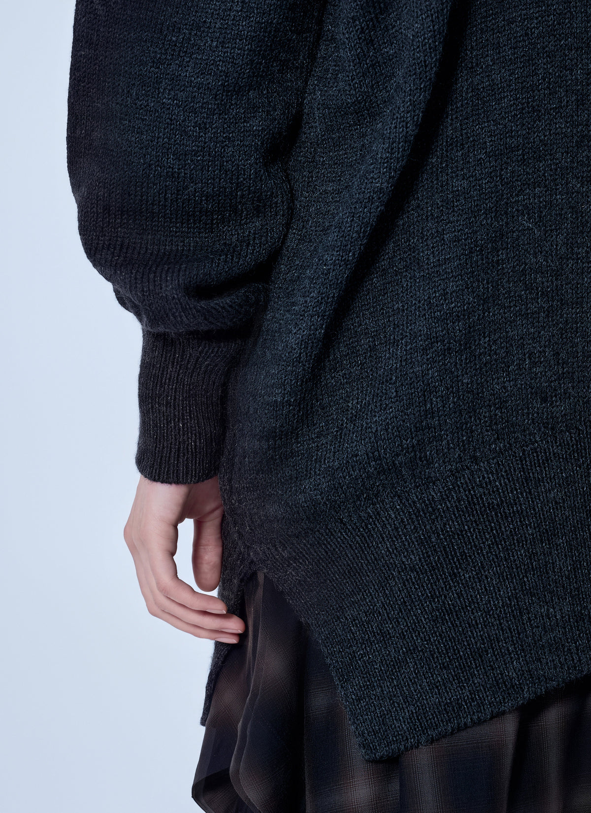 Raise v-neck sweater